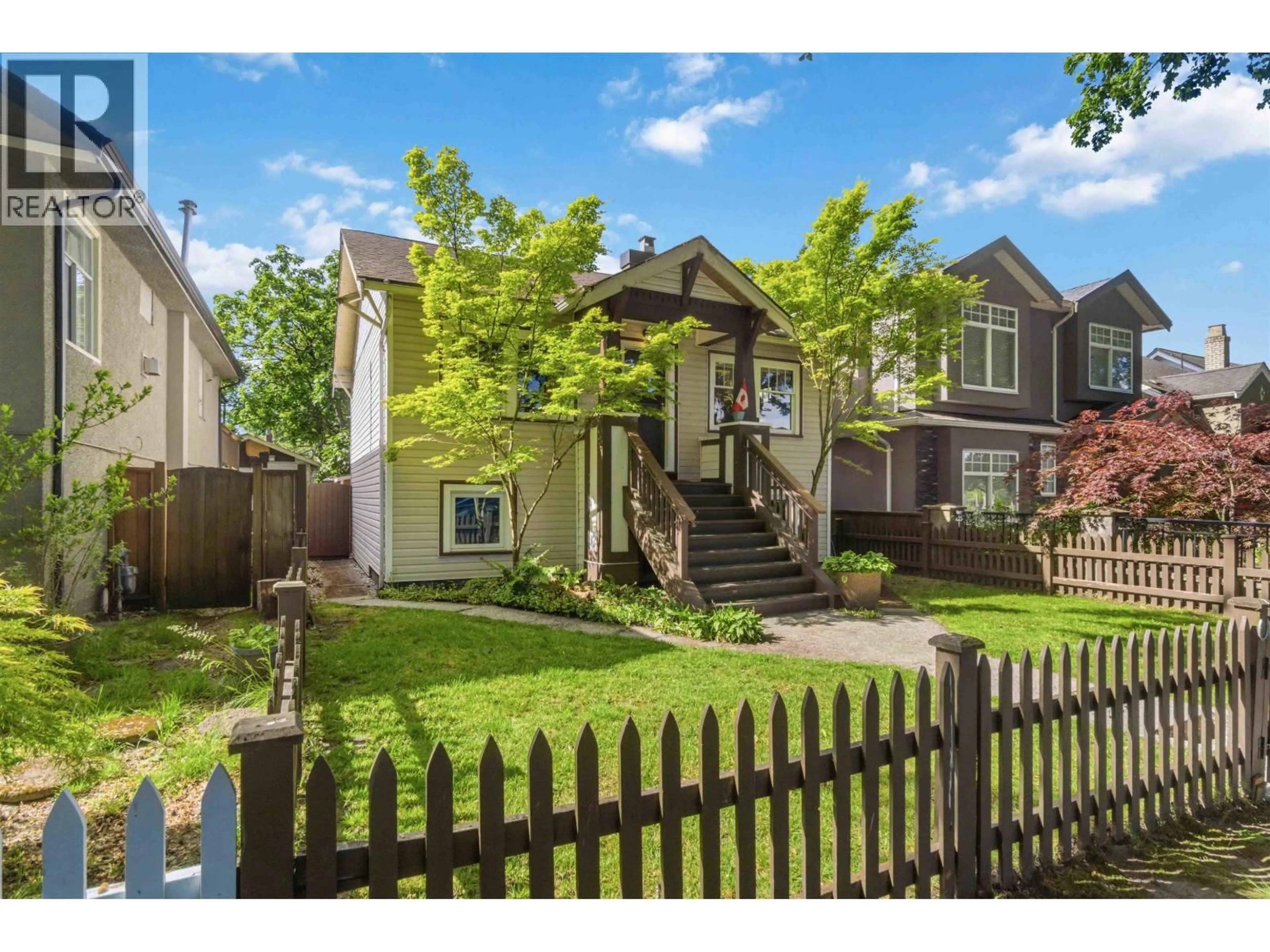 Unknown for 2628 WILLIAM STREET, Vancouver British Columbia V5K2Y5