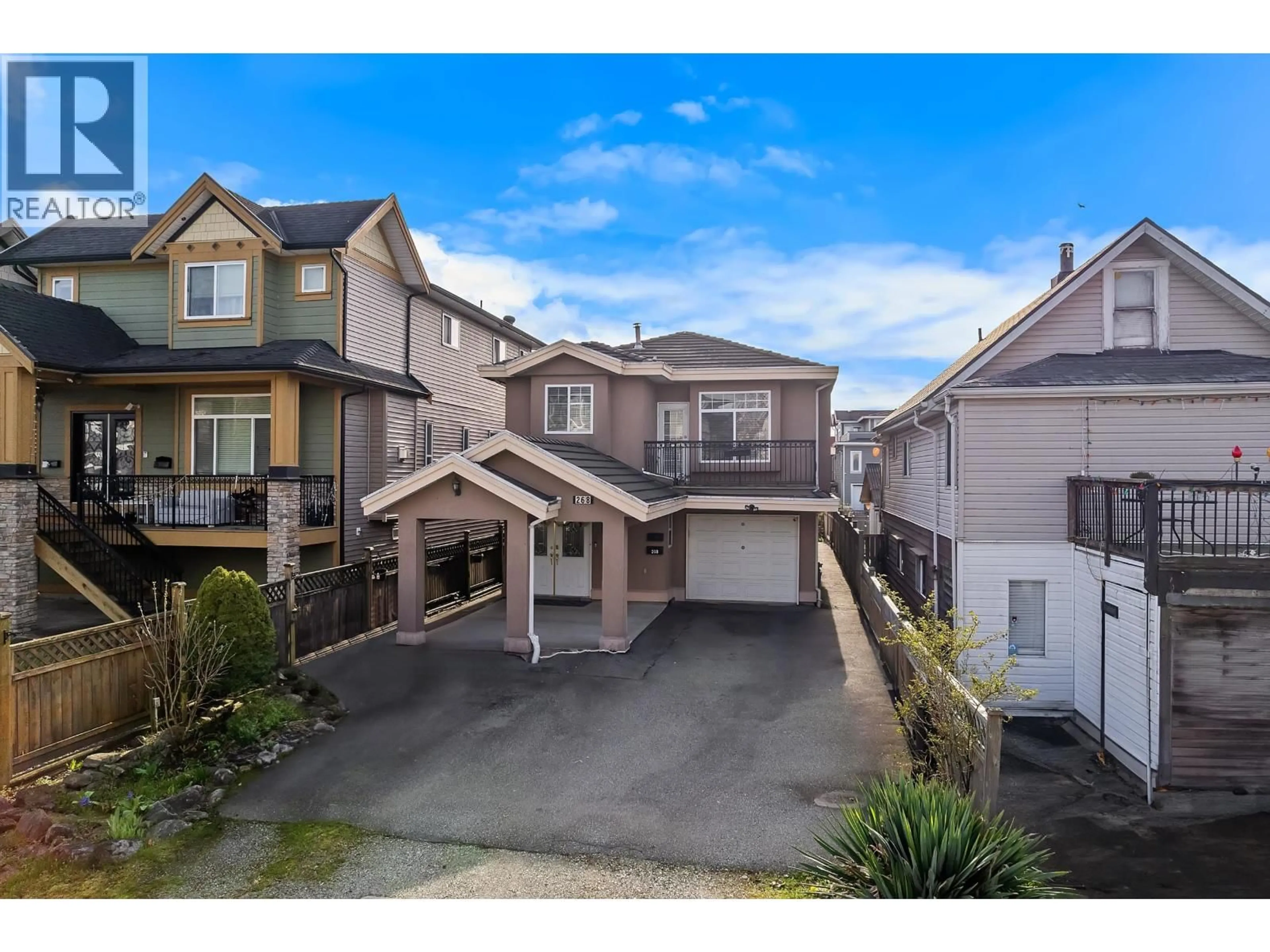 A pic from outside/outdoor area/front of a property/back of a property/a pic from drone, street for 268 HAMPTON STREET, New Westminster British Columbia V3M5L9