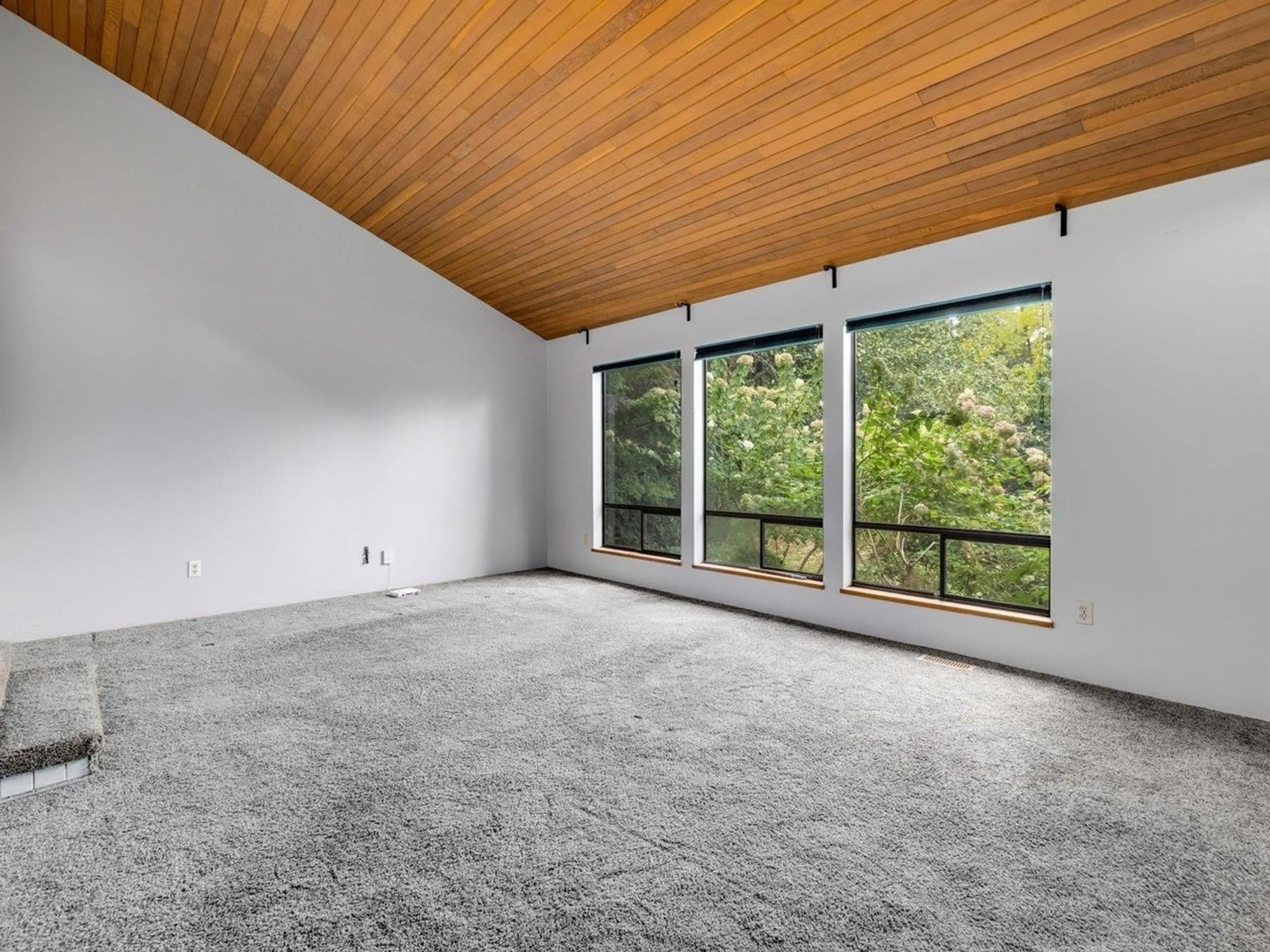 A pic of a room for 18208 21A AVENUE, Surrey British Columbia V3Z9W2