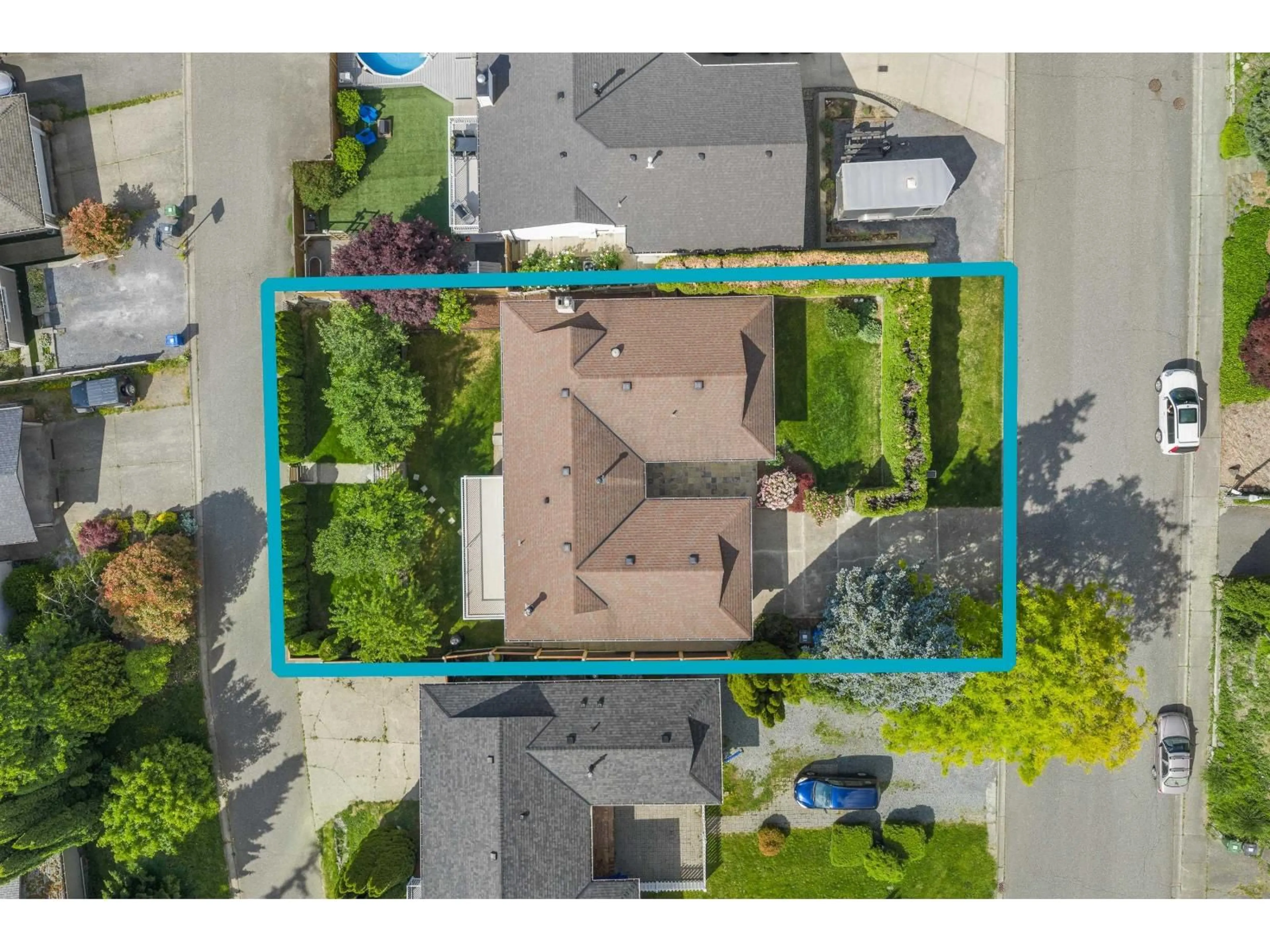 A pic from outside/outdoor area/front of a property/back of a property/a pic from drone, street for 35382 ROCKWELL DRIVE, Abbotsford British Columbia V3G2C8