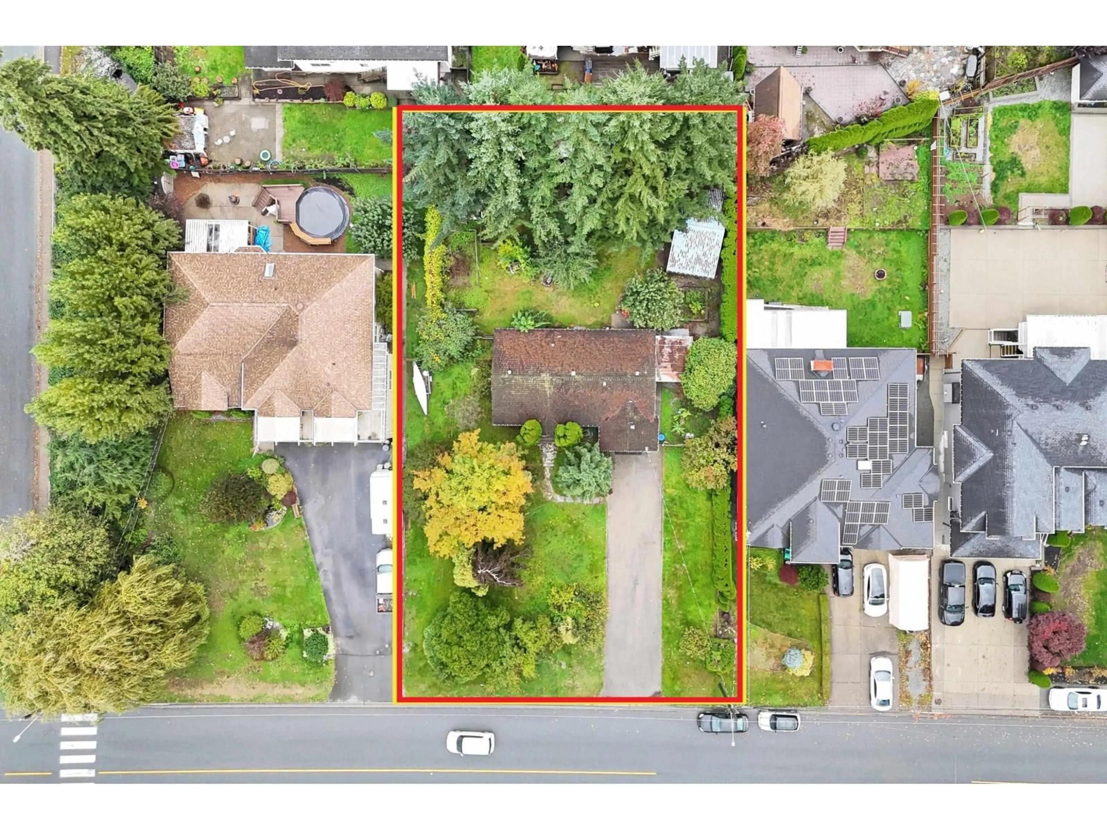 A pic from outside/outdoor area/front of a property/back of a property/a pic from drone, street for 7816 TAULBUT STREET, Mission British Columbia V2V3W6