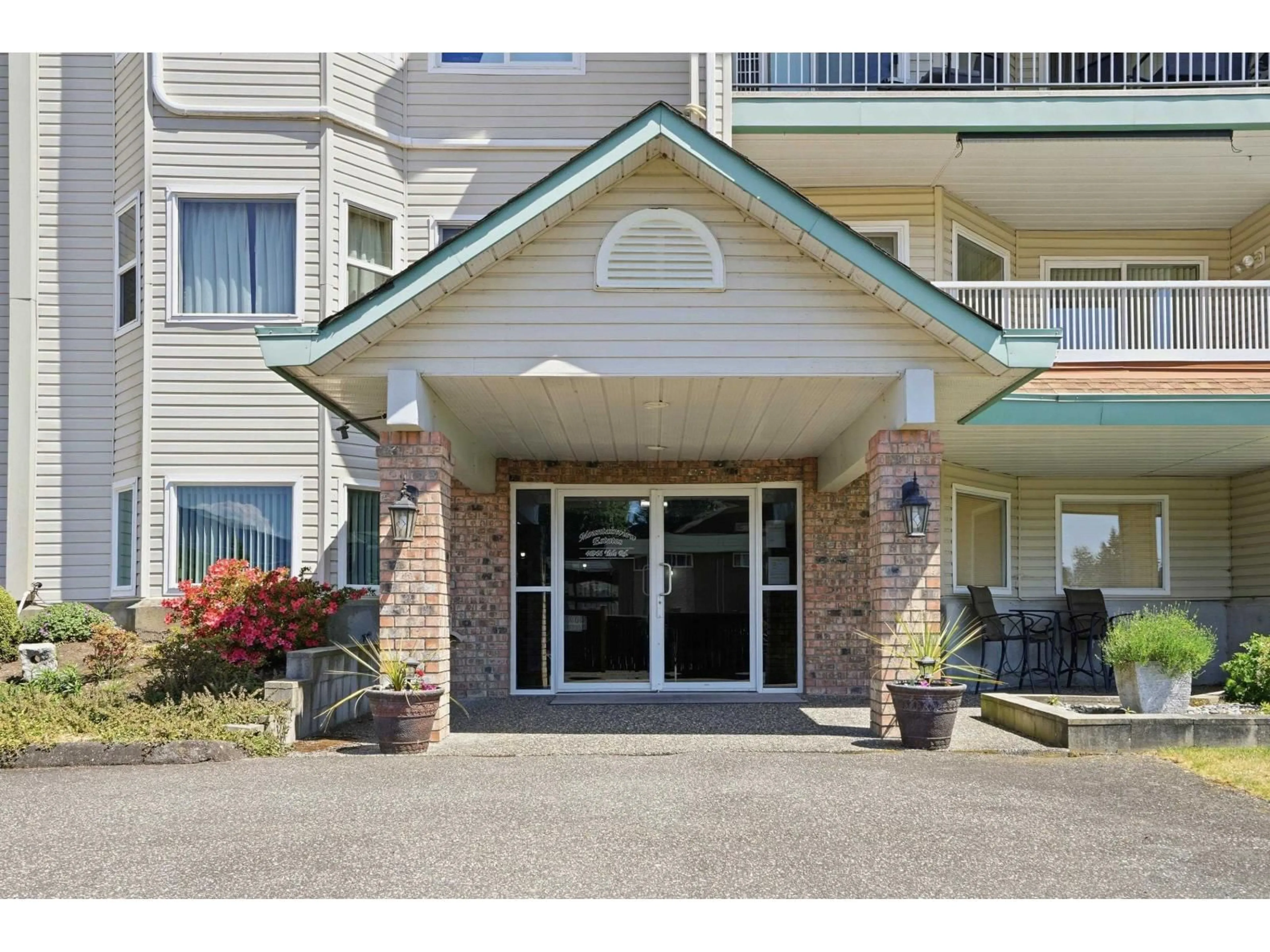 Indoor foyer for 304 - 46966 YALE ROAD, Chilliwack British Columbia V2P2S7