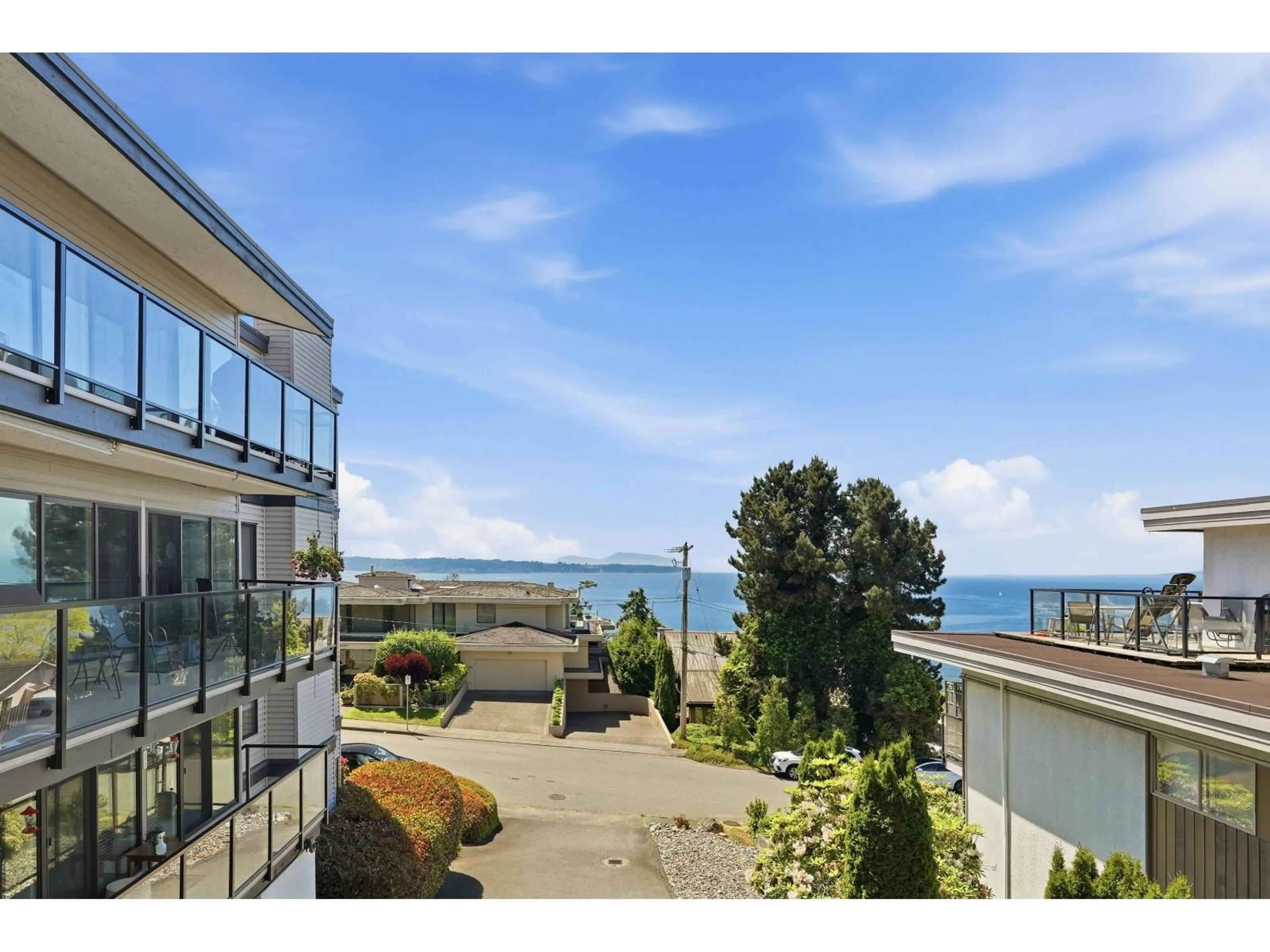 Unknown for 205 - 15041 PROSPECT AVENUE, White Rock British Columbia V4B2B5