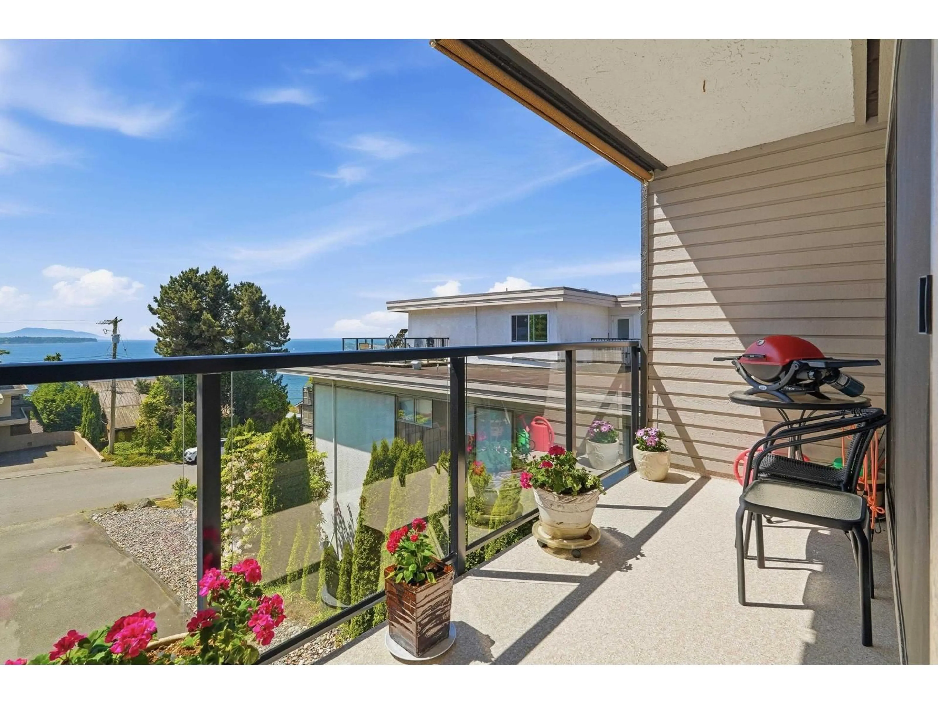 Unknown for 205 - 15041 PROSPECT AVENUE, White Rock British Columbia V4B2B5