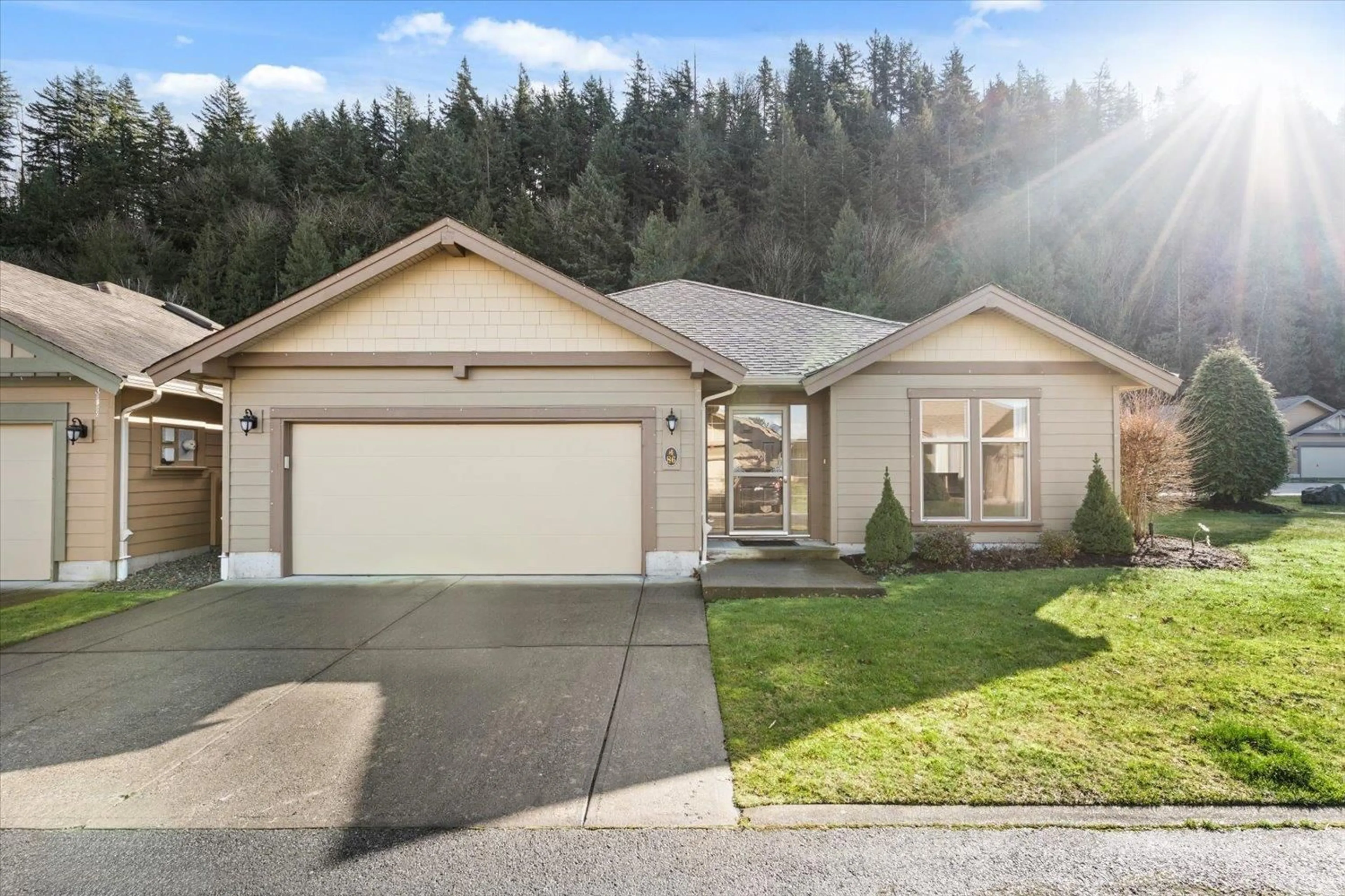 Home with vinyl exterior material, street for 86 - 46000 THOMAS ROAD, Chilliwack British Columbia V2R5W6
