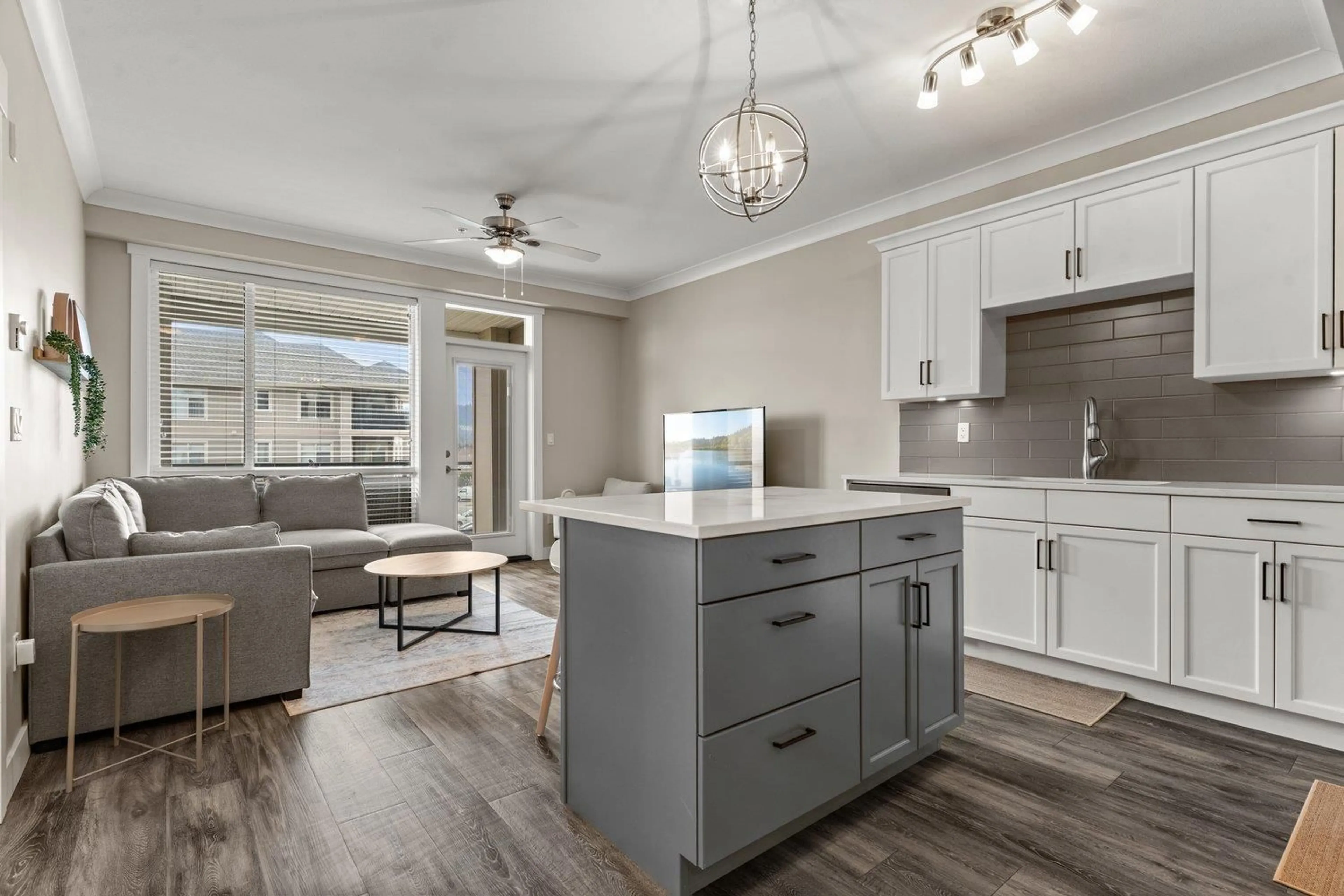 Open concept kitchen, unknown for 302 - 45761 STEVENSON ROAD, Chilliwack British Columbia V2R0Y7
