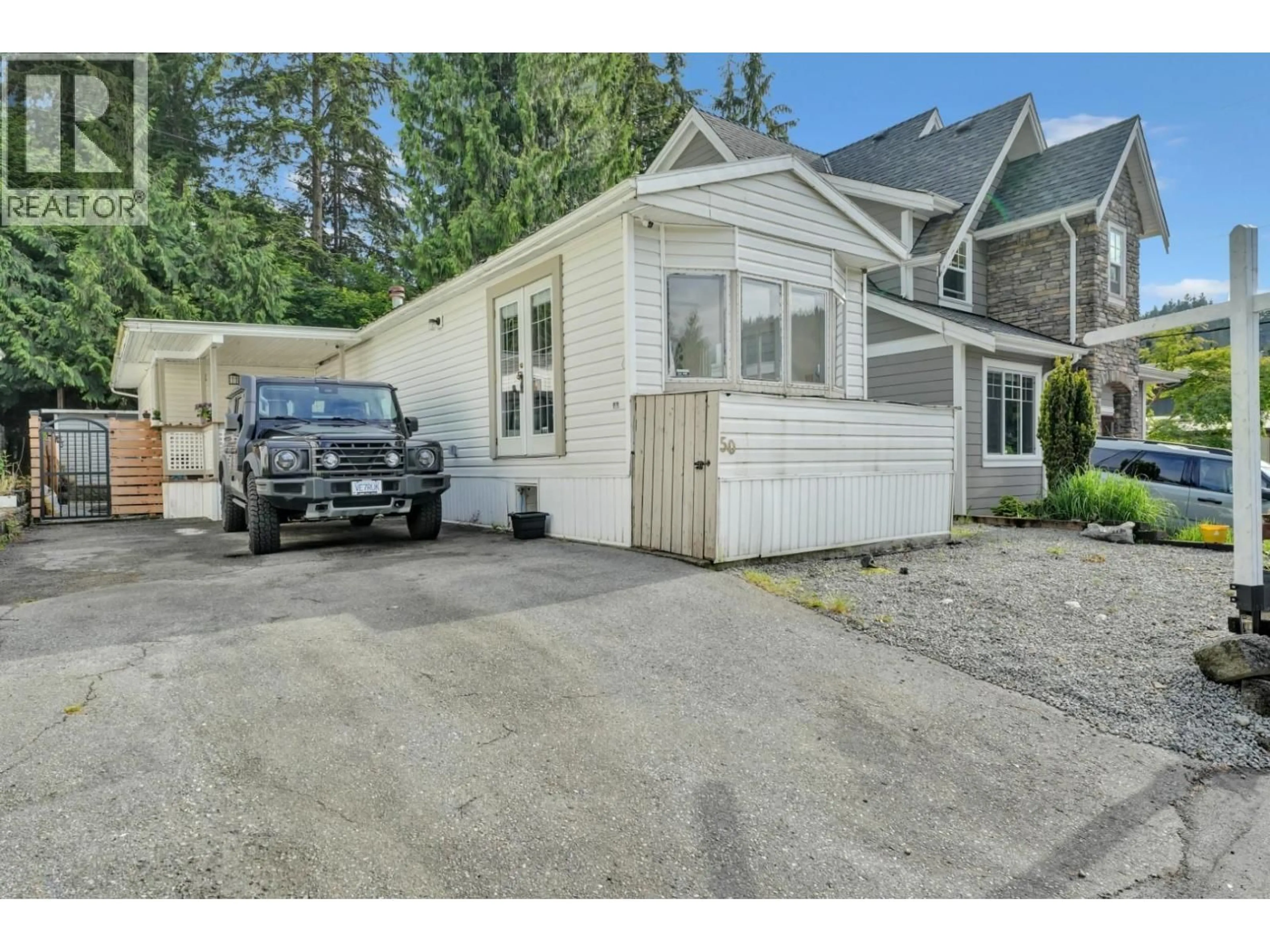 Indoor garage for 50 - 3295 SUNNYSIDE ROAD, Anmore British Columbia V3H4Z4