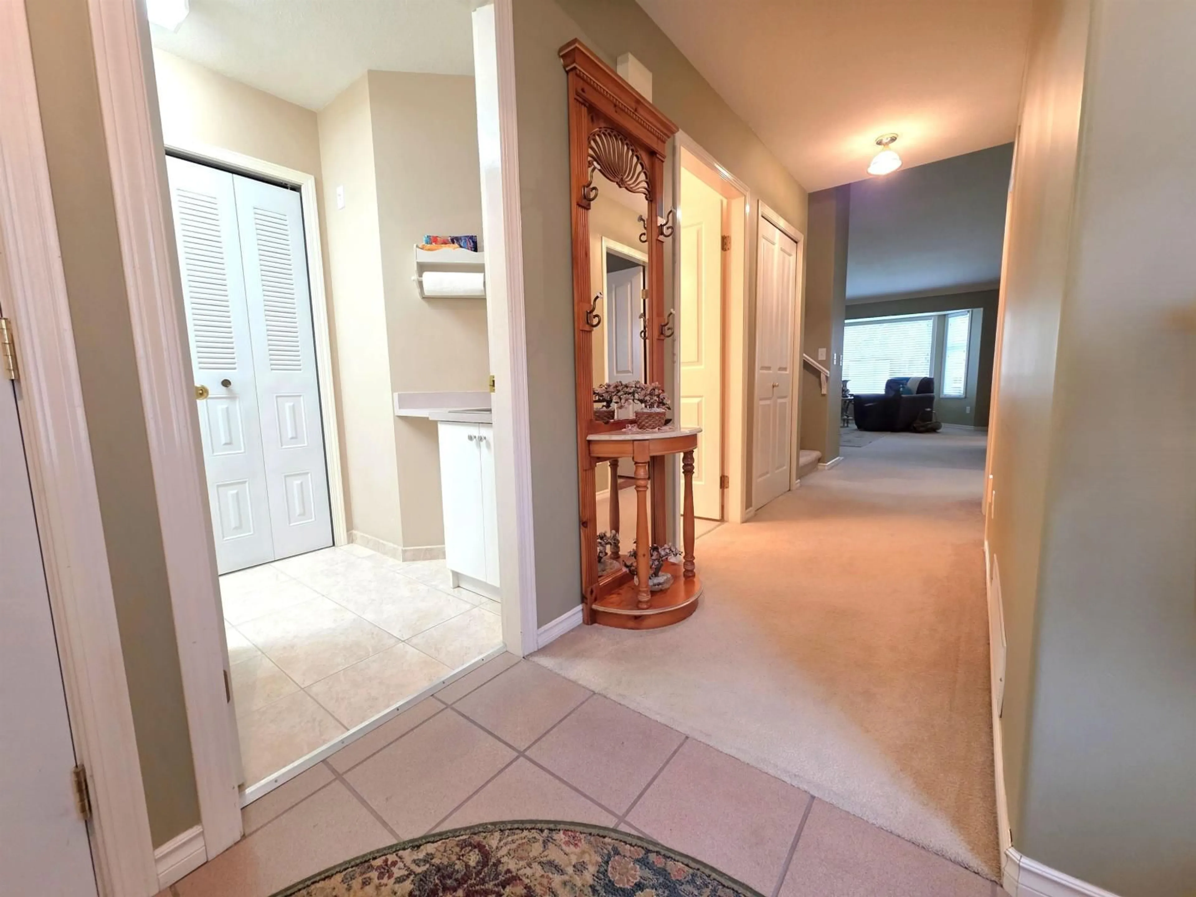 Indoor foyer for 3 - 8567 164 STREET, Surrey British Columbia V4N3K4