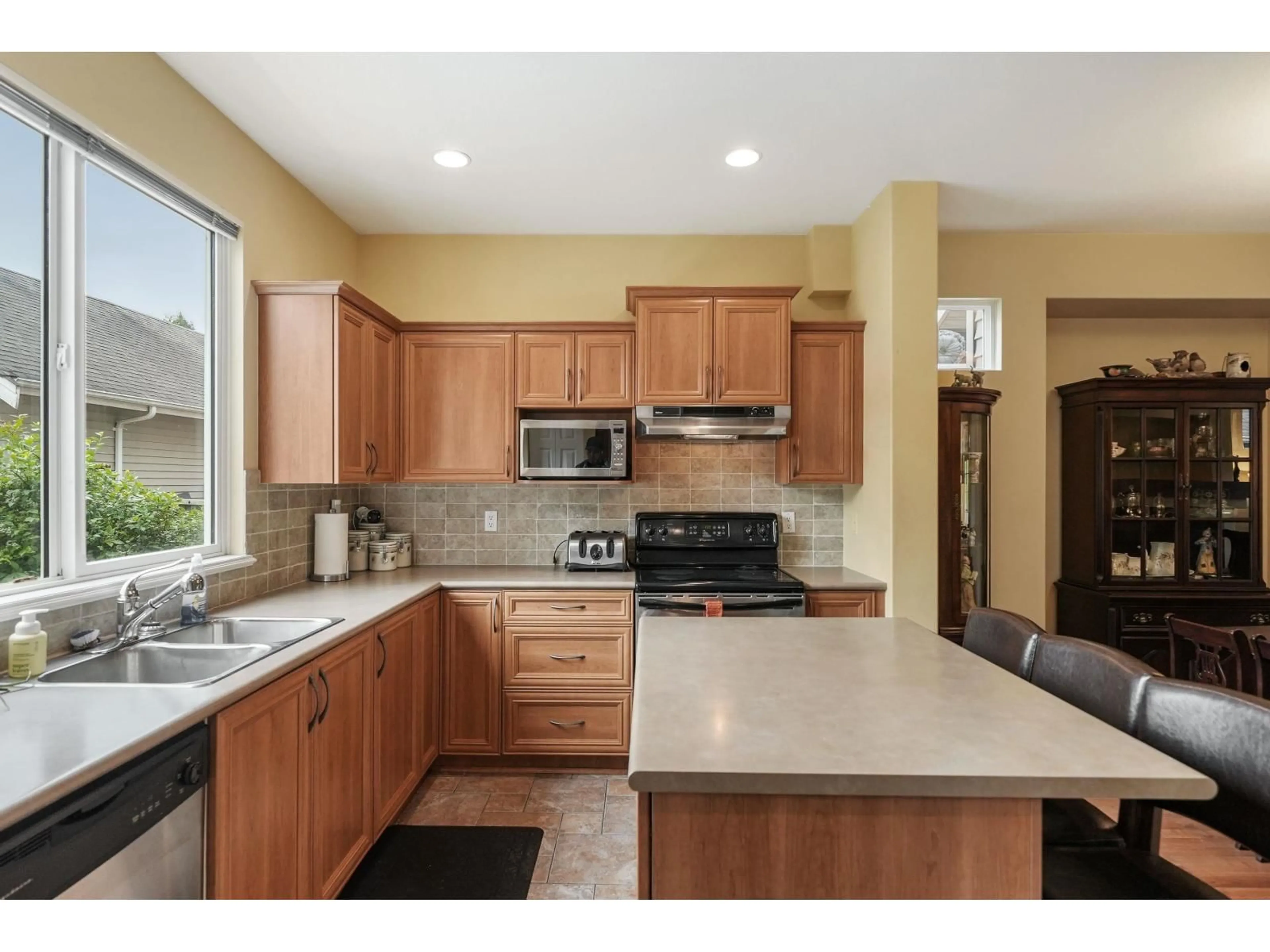 Unknown for 15130 62 AVENUE, Surrey British Columbia V3S5J7