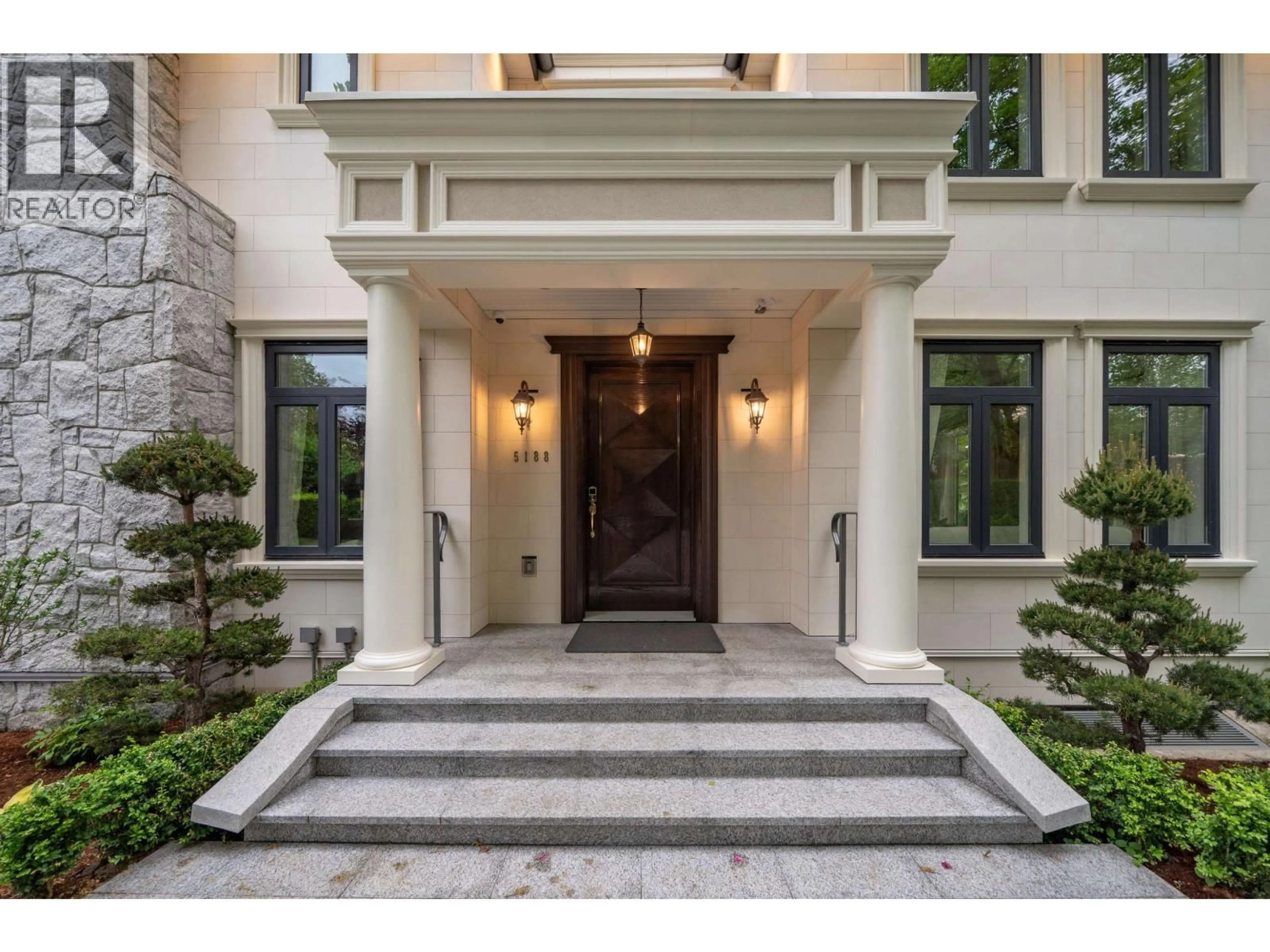Indoor entryway for 5188 YEW STREET, Vancouver British Columbia V6M4L6