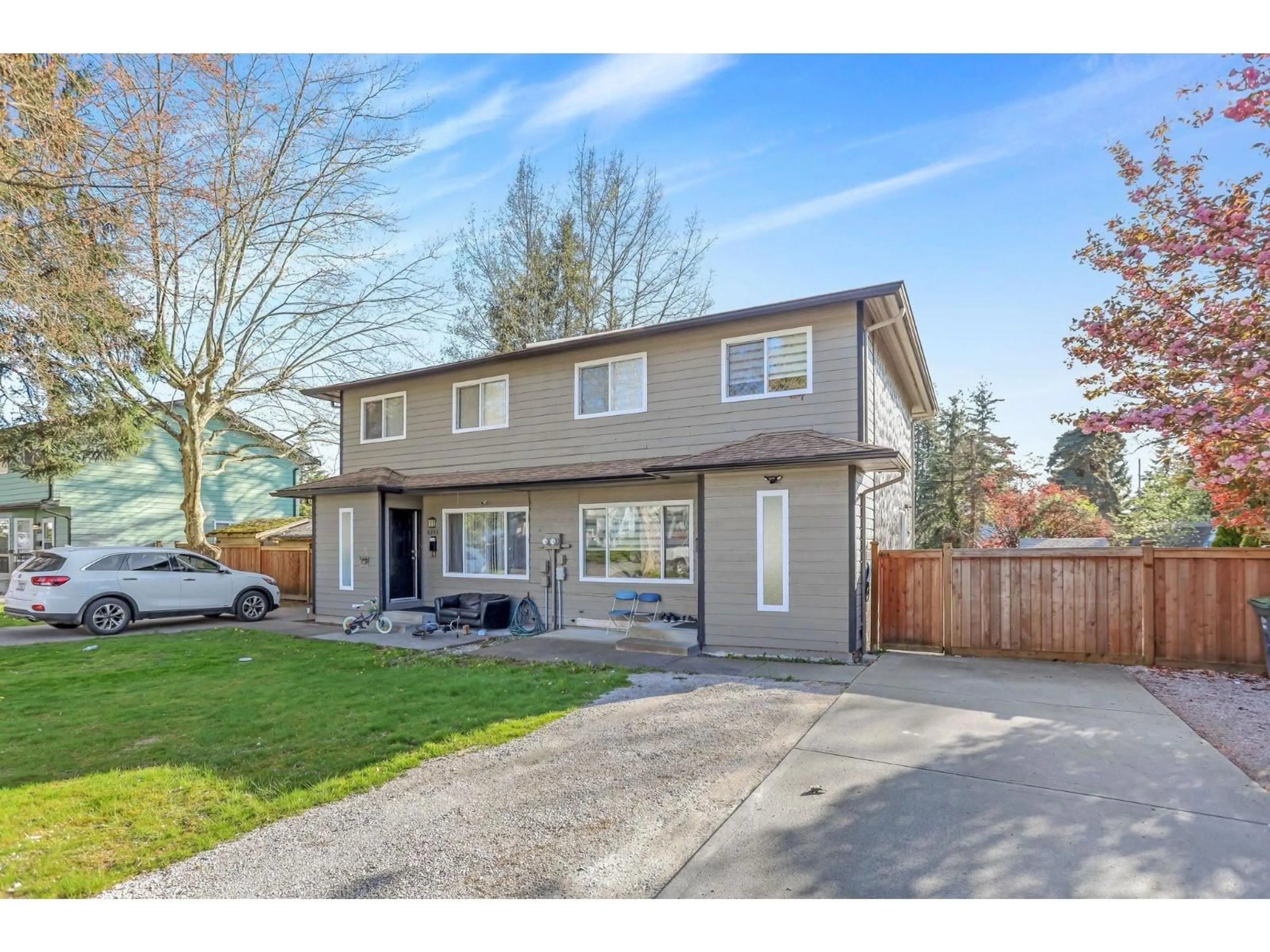 Home with vinyl exterior material, street for 6257 MORGAN PLACE, Surrey British Columbia V3S5B9