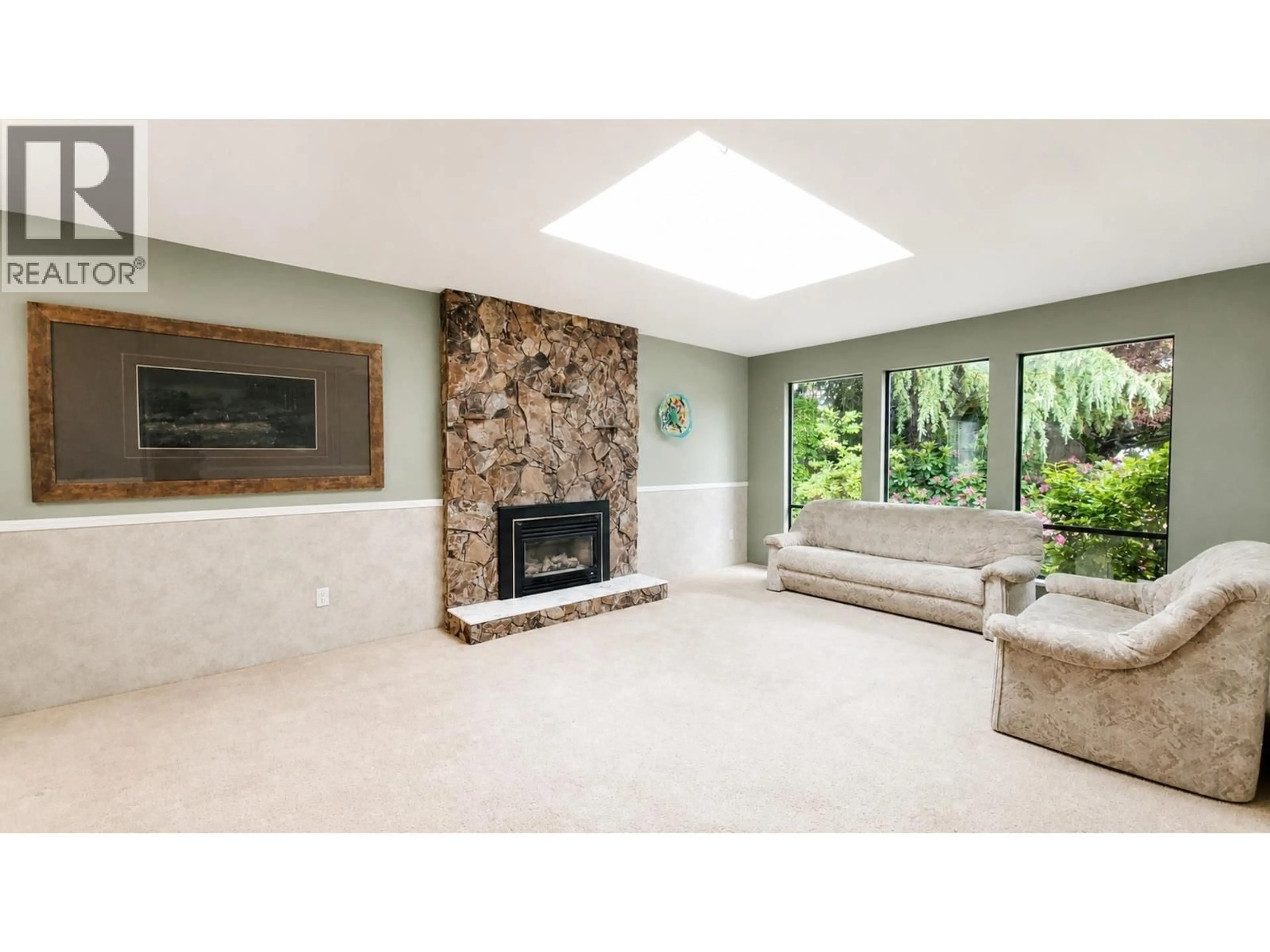 Living room with furniture, ceramic/tile floor for 2634 MCLAUGHLIN COURT, Coquitlam British Columbia V3B6K4
