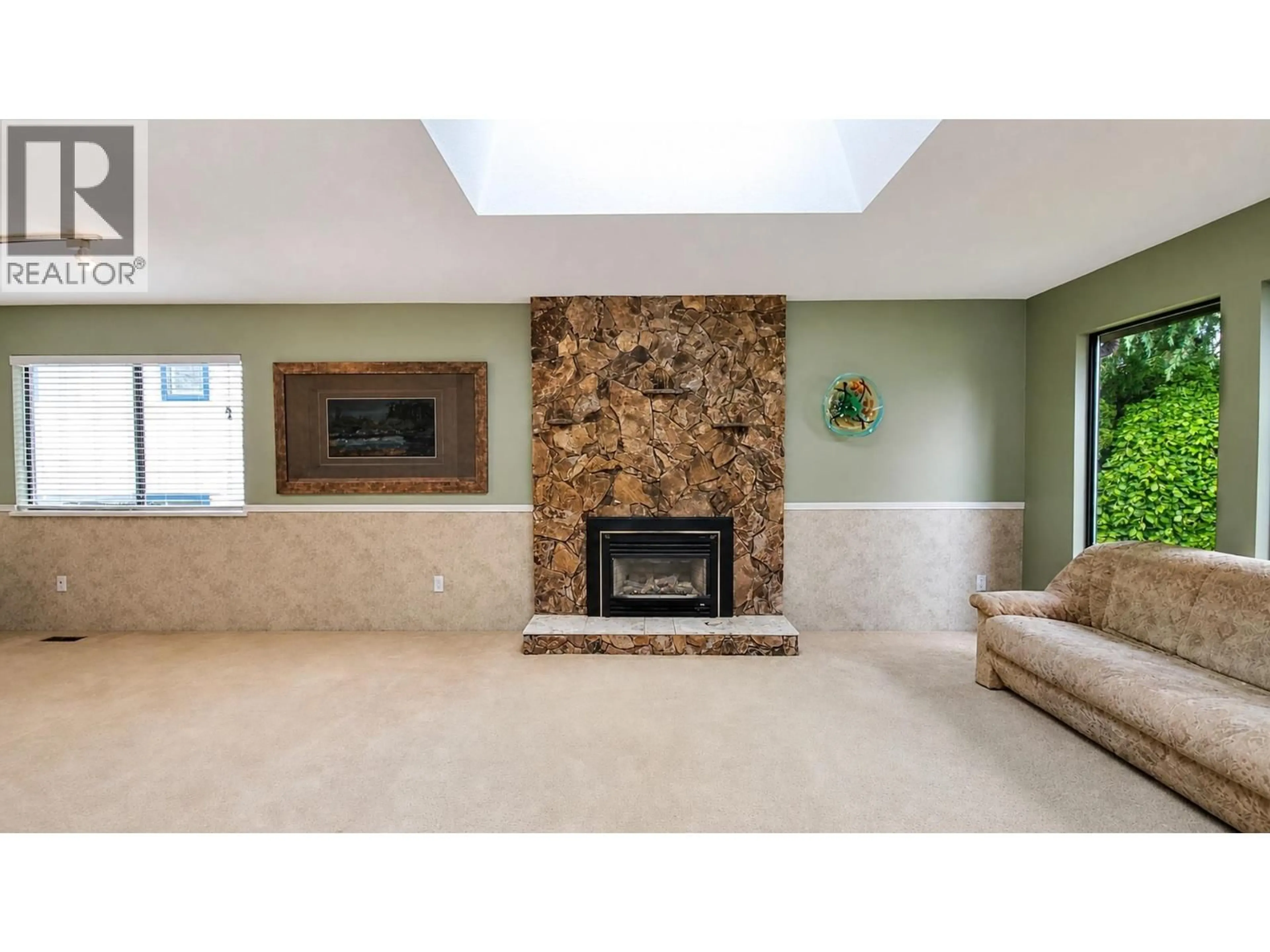Living room with furniture, ceramic/tile floor for 2634 MCLAUGHLIN COURT, Coquitlam British Columbia V3B6K4