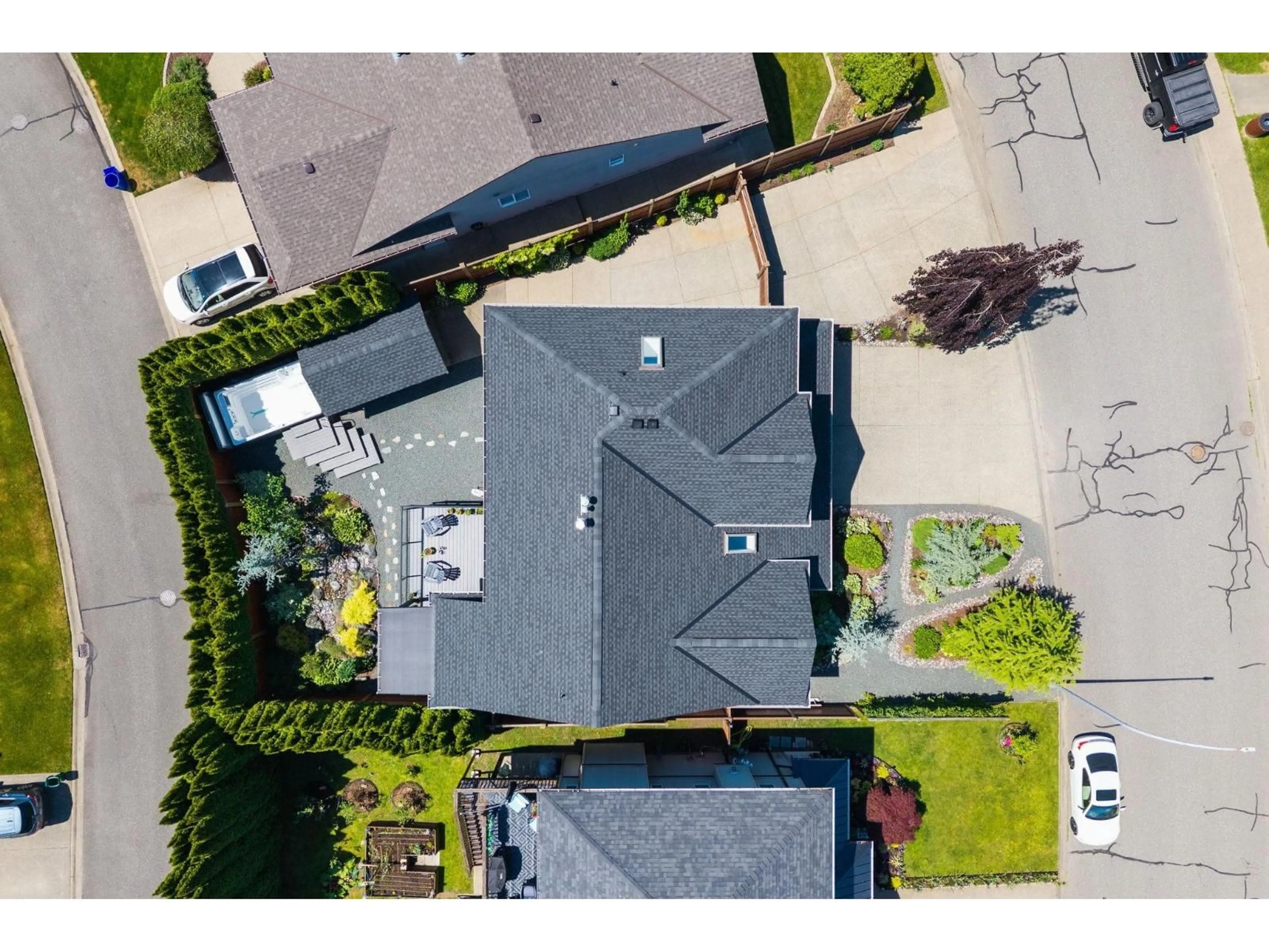 A pic from outside/outdoor area/front of a property/back of a property/a pic from drone, street for 7348 ELM ROAD, Agassiz British Columbia V0M1A2
