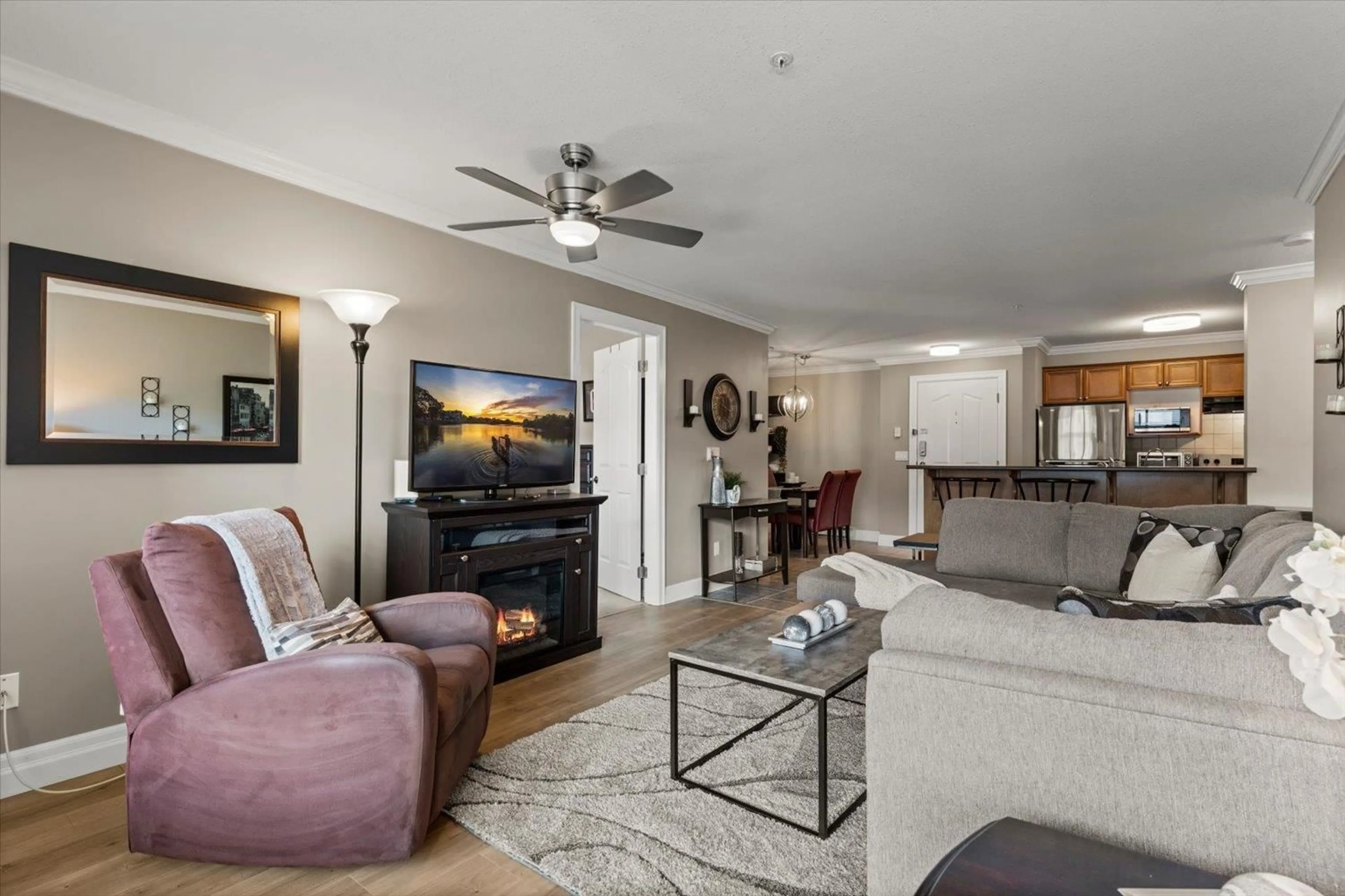 Living room with furniture, unknown for 317 - 45769 STEVENSON ROAD, Chilliwack British Columbia V2R5Z2