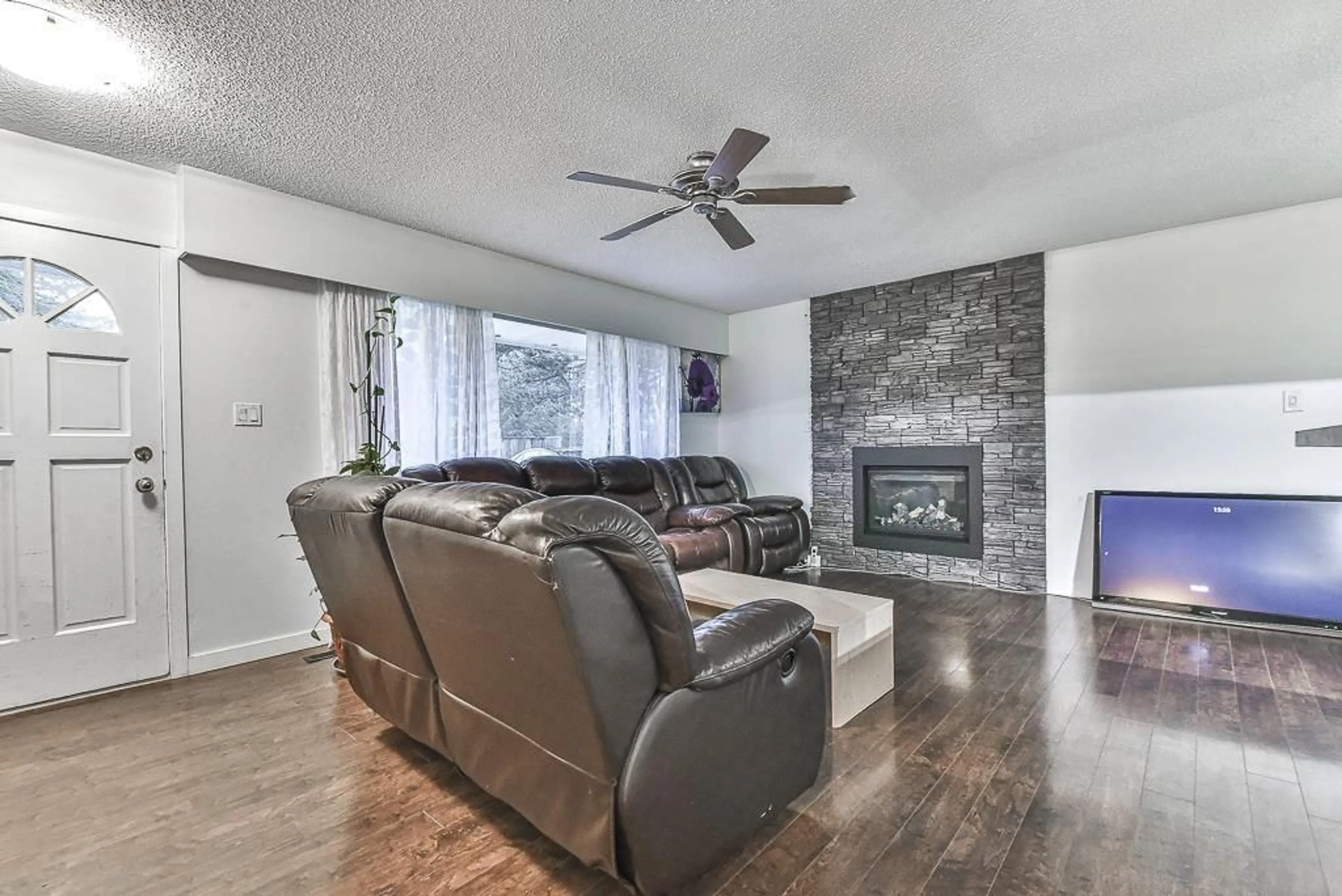 Living room with furniture, unknown for 23740 FRASER HIGHWAY, Langley British Columbia V2Z2K8