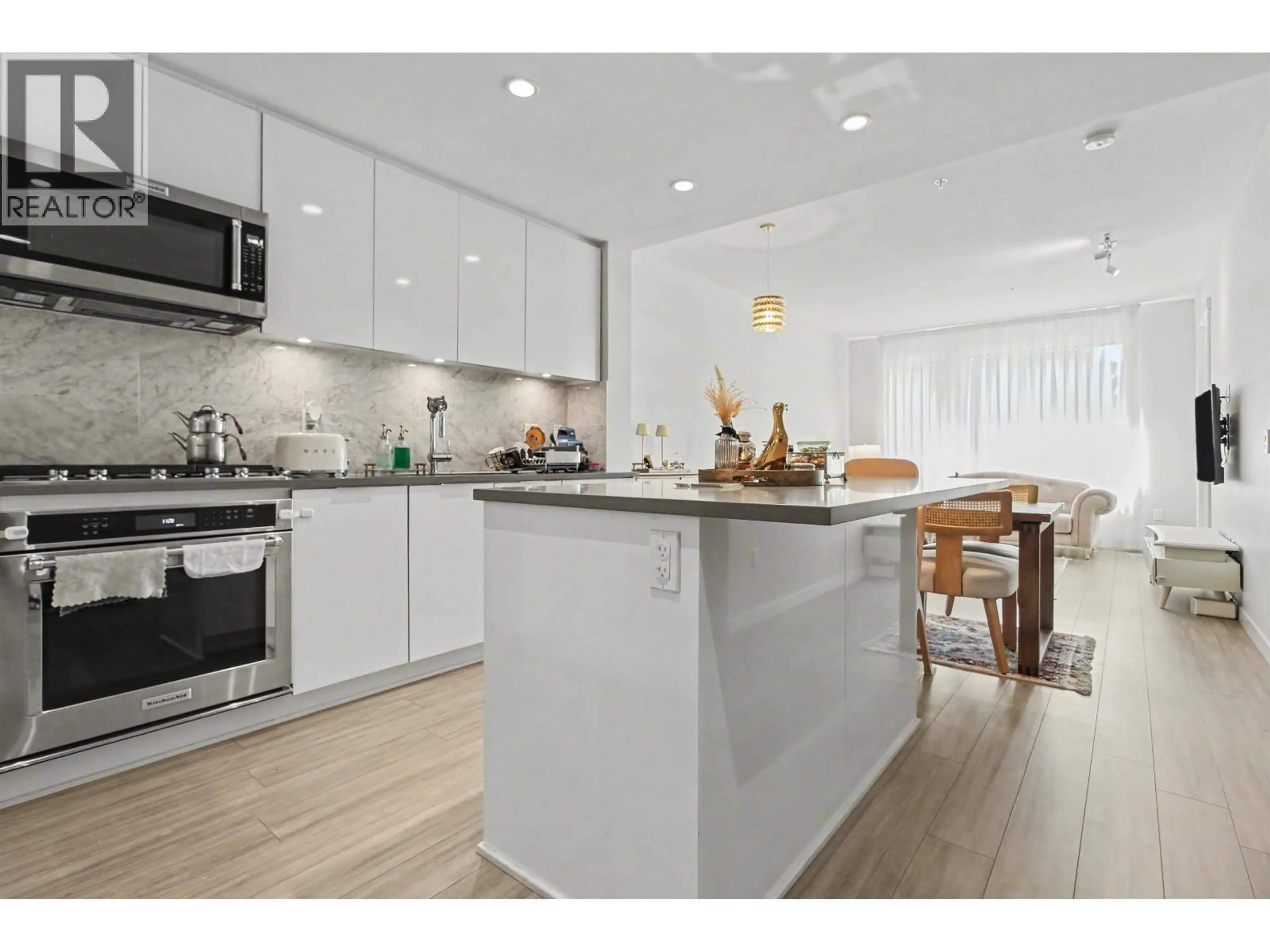 Open concept kitchen, unknown for 122 - 2651 LIBRARY LANE, North Vancouver British Columbia V7J0C1