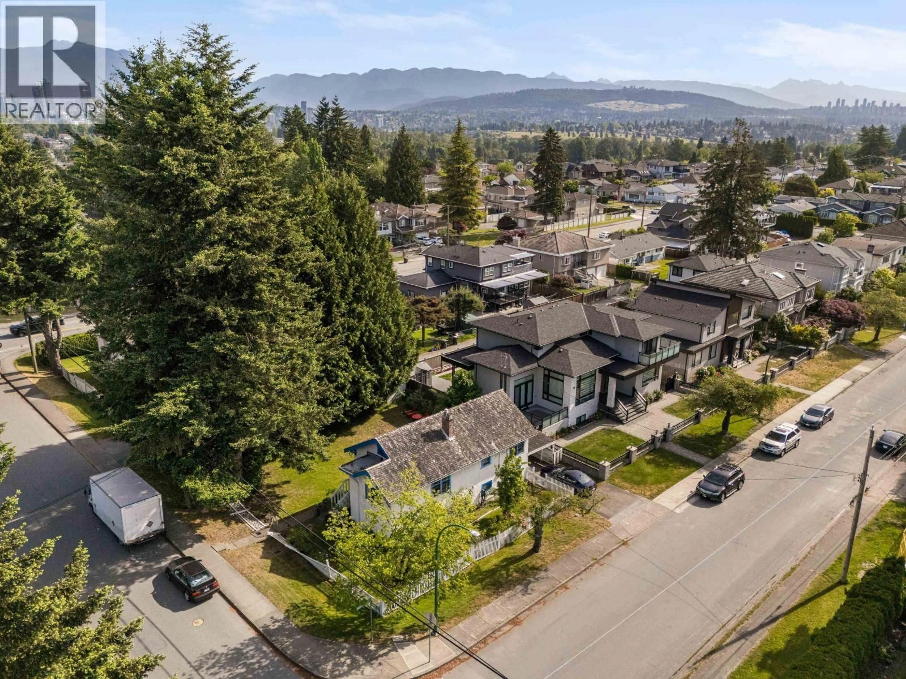 Unknown for 5282 INMAN AVENUE, Burnaby British Columbia V5H3Y5