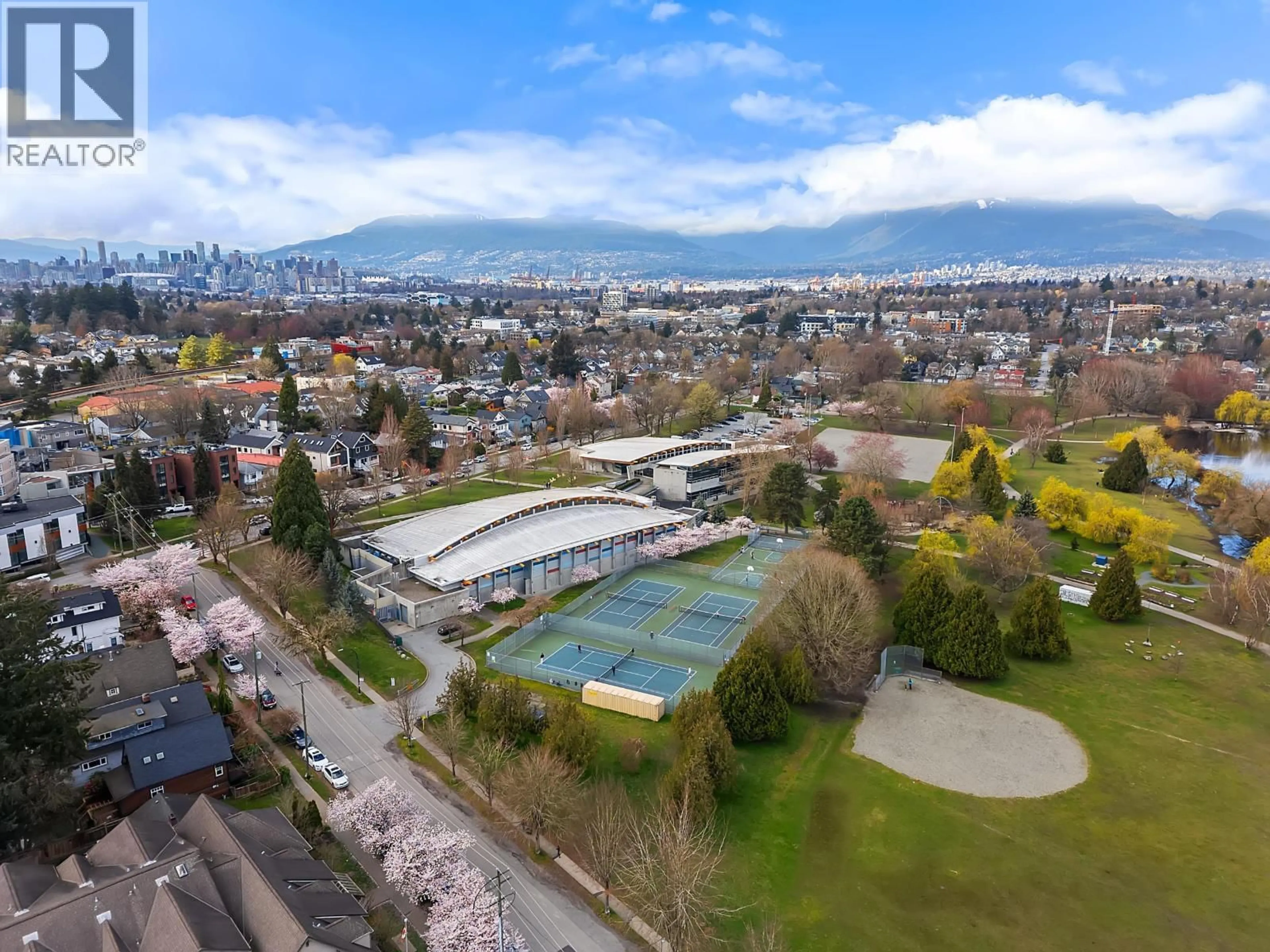 A pic from outside/outdoor area/front of a property/back of a property/a pic from drone, mountain view for 1 - 2091 20TH AVENUE, Vancouver British Columbia V5N2L1