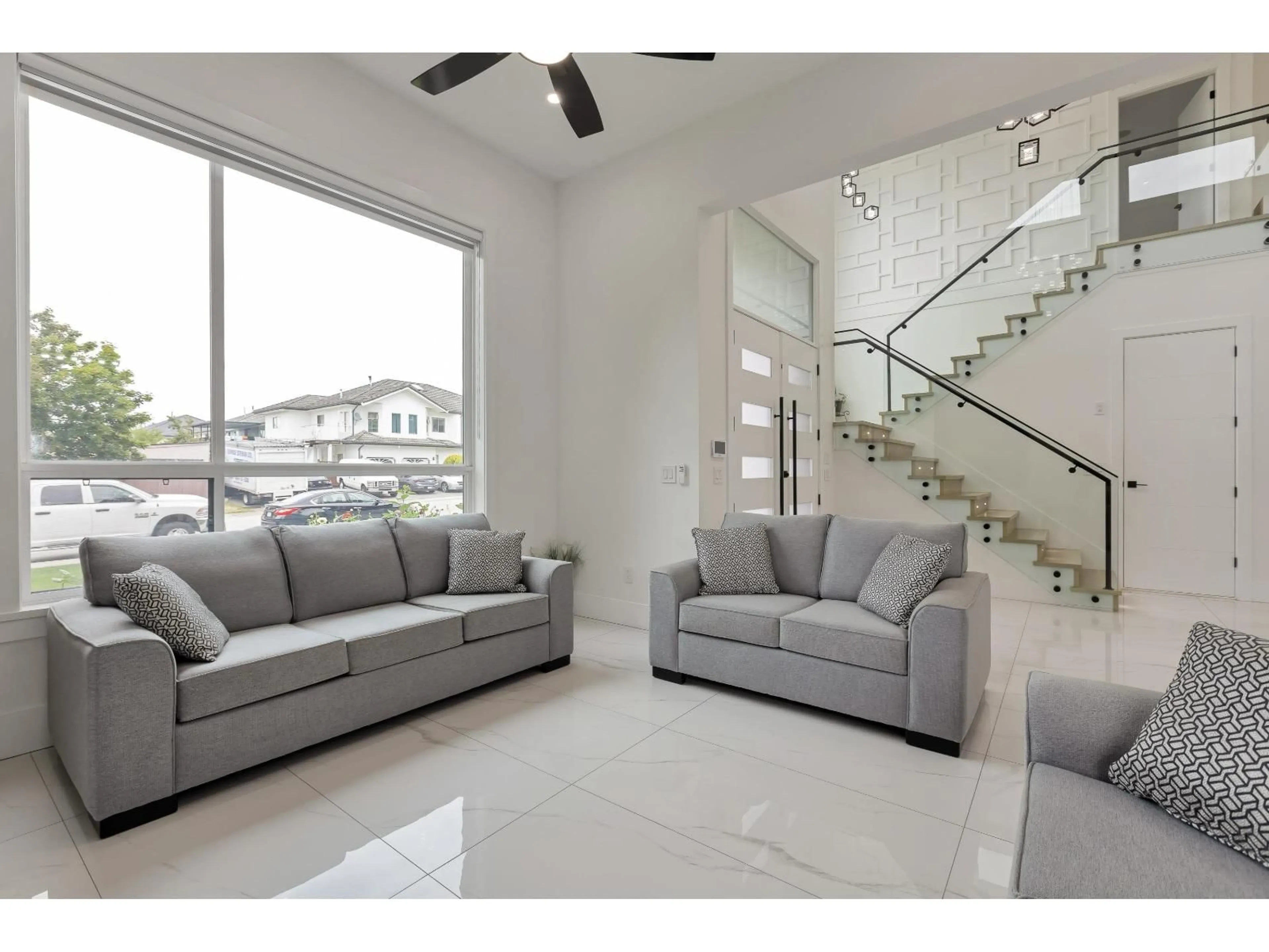 Living room with furniture, unknown for 12280 70A AVENUE, Surrey British Columbia V3W4Z8