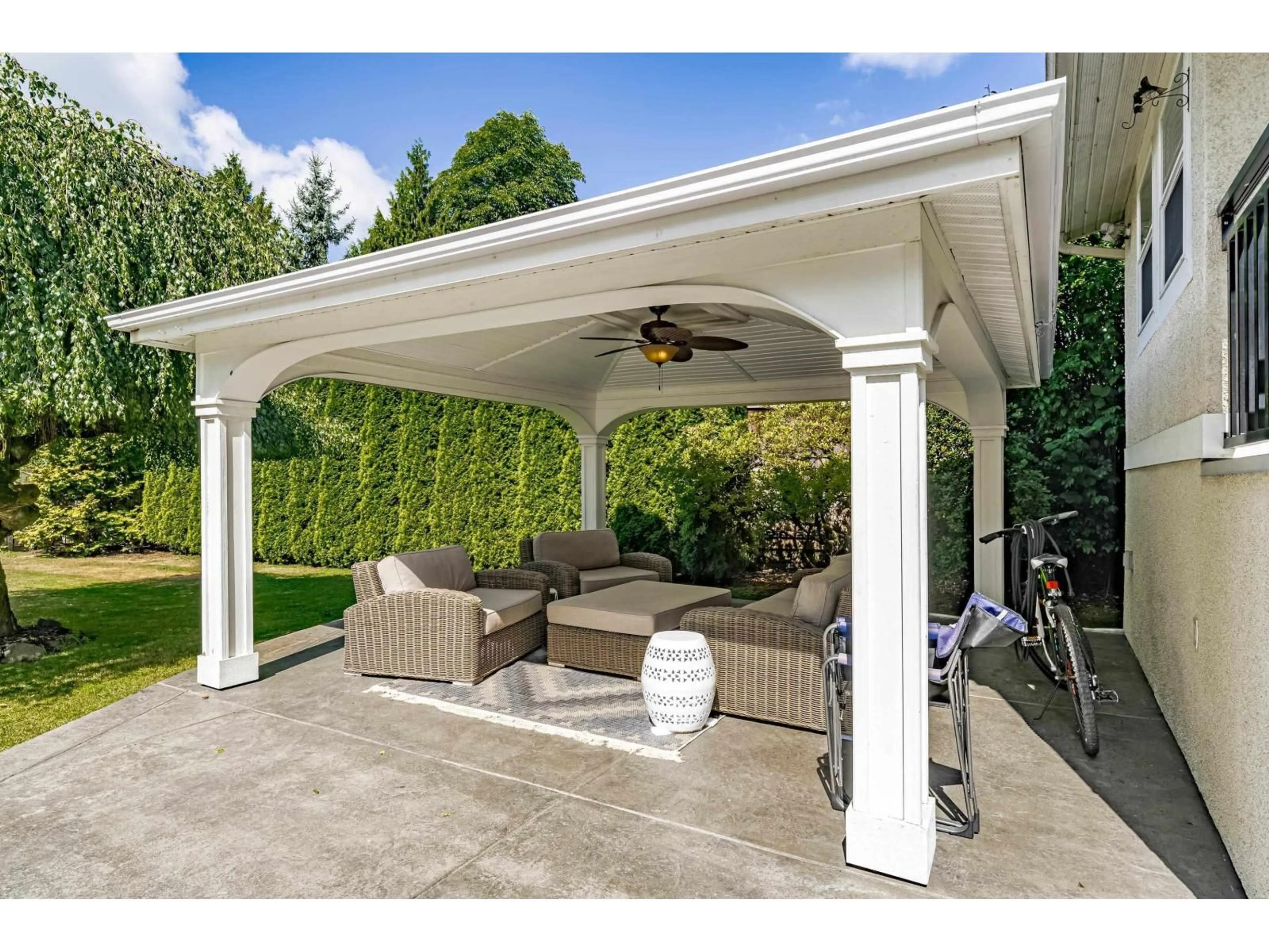 Patio, street for 20994 OLD YALE ROAD, Langley British Columbia V3A4M5