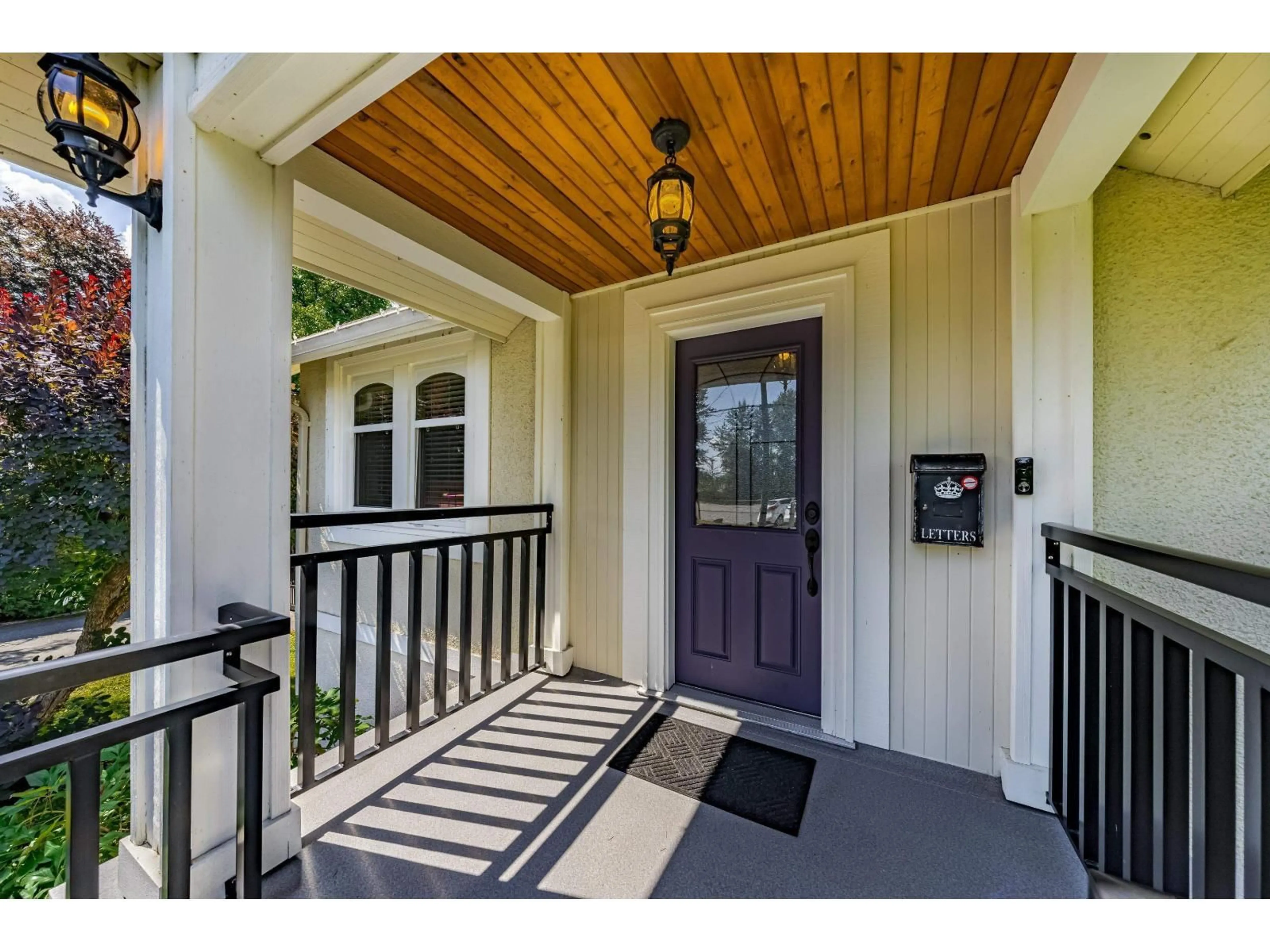 Indoor entryway for 20994 OLD YALE ROAD, Langley British Columbia V3A4M5