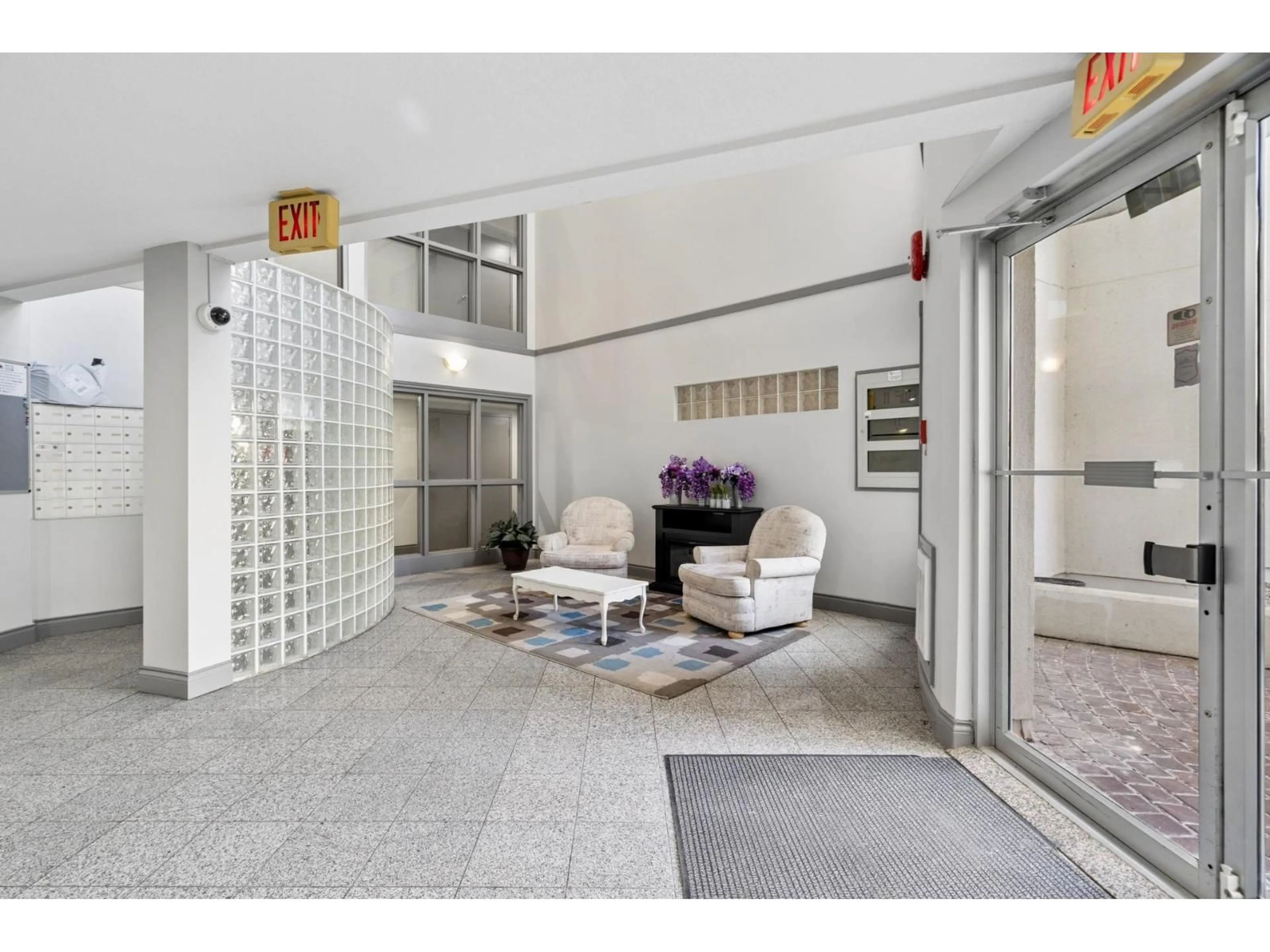 Indoor foyer for 311 - 2575 WARE STREET, Abbotsford British Columbia V2S3E2