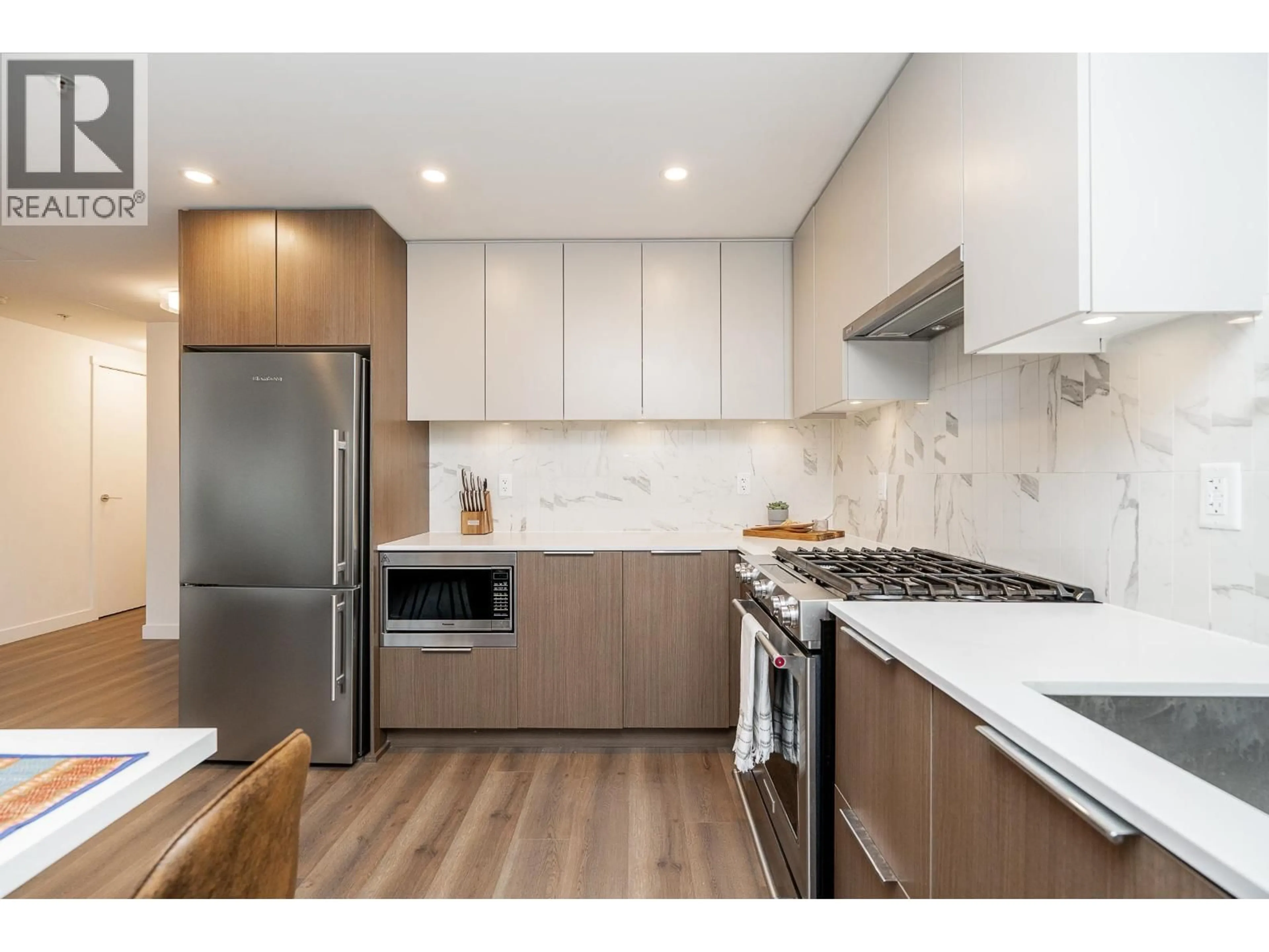 Unknown for 304 - 645 COMO LAKE AVENUE, Coquitlam British Columbia V3J0N9