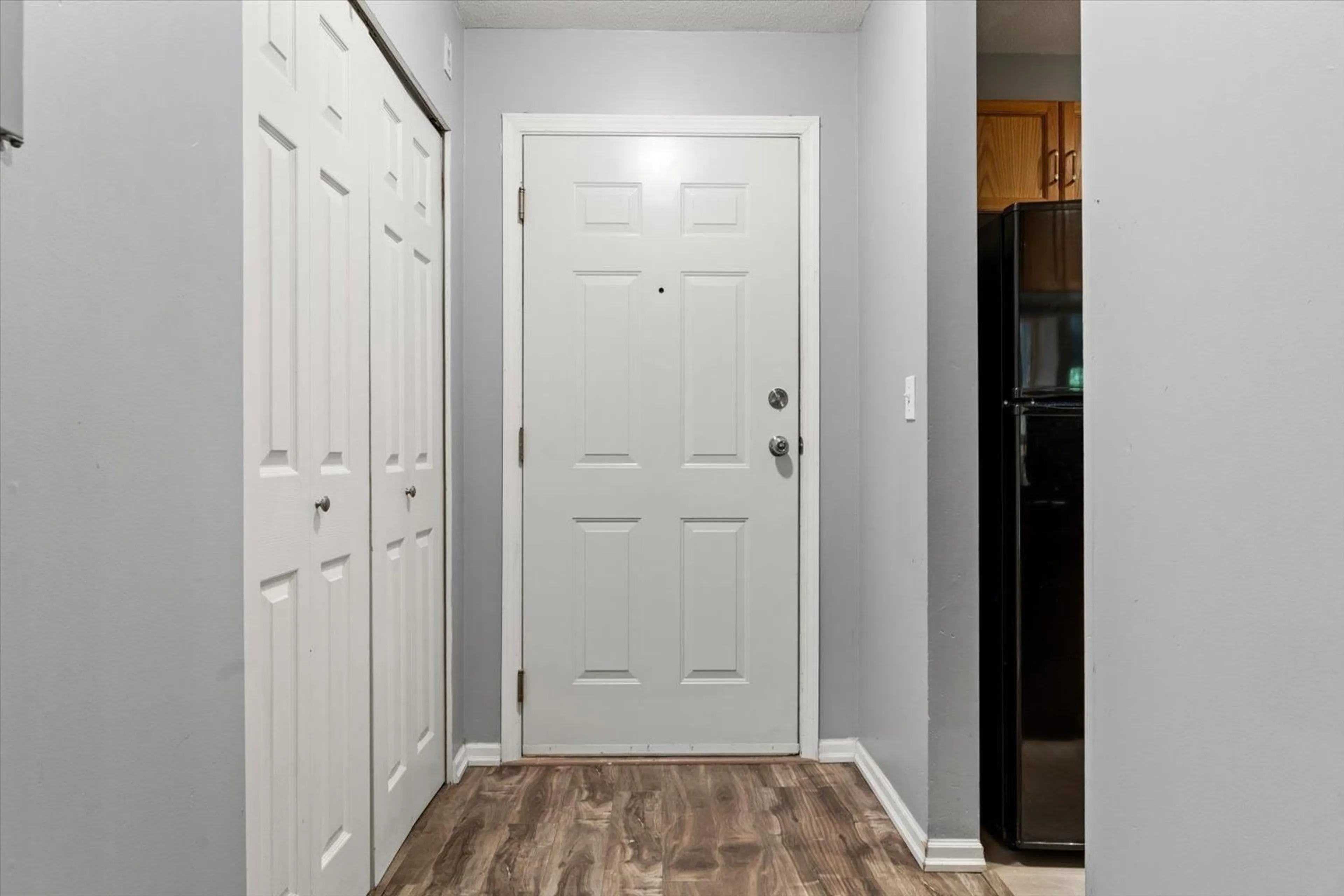 Indoor entryway for 233 - 32830 GEORGE FERGUSON WAY, Abbotsford British Columbia V2S7K1