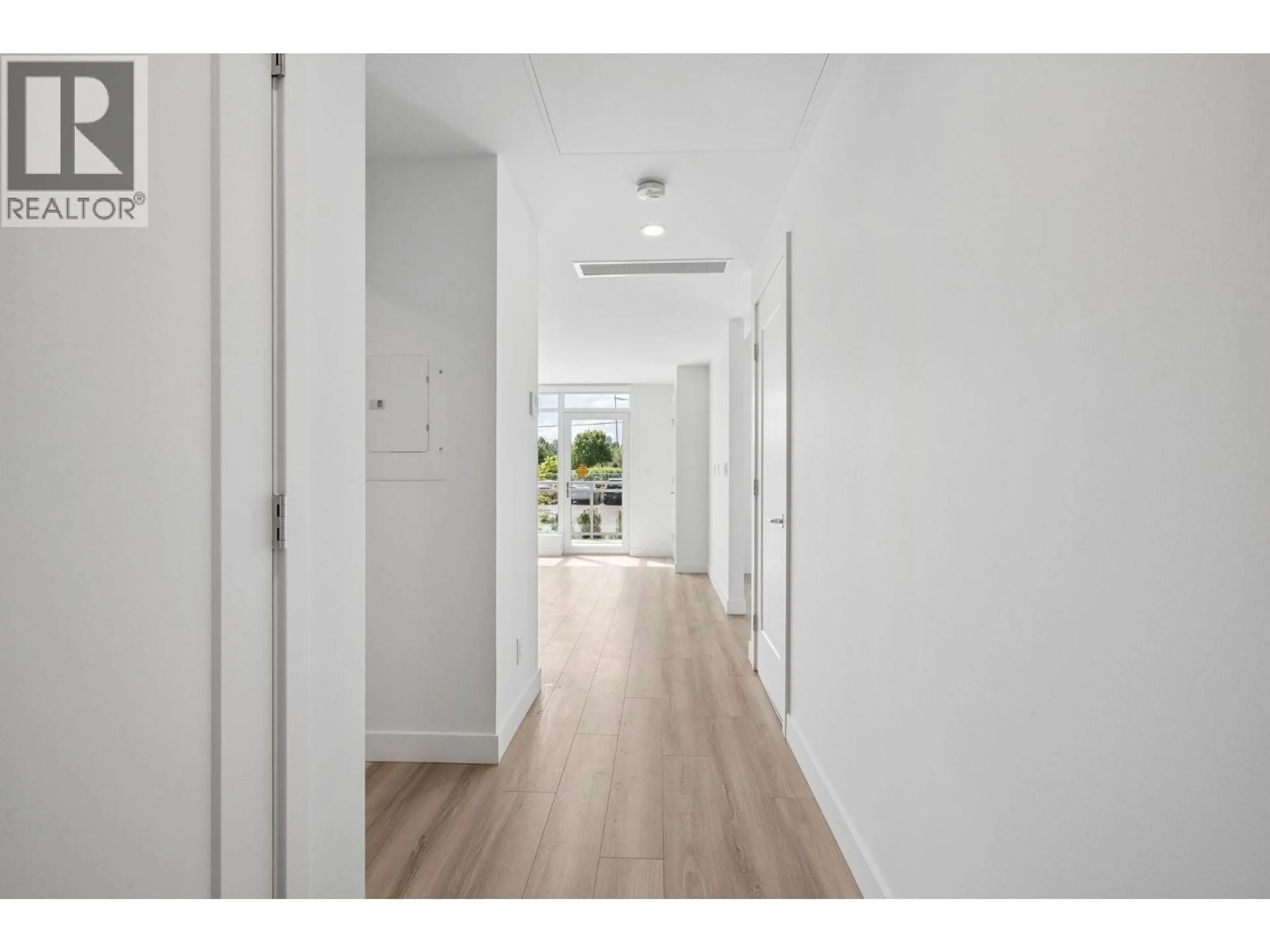 Indoor entryway for 132 - 4665 ALASKA AVENUE, Burnaby British Columbia V5C0P7
