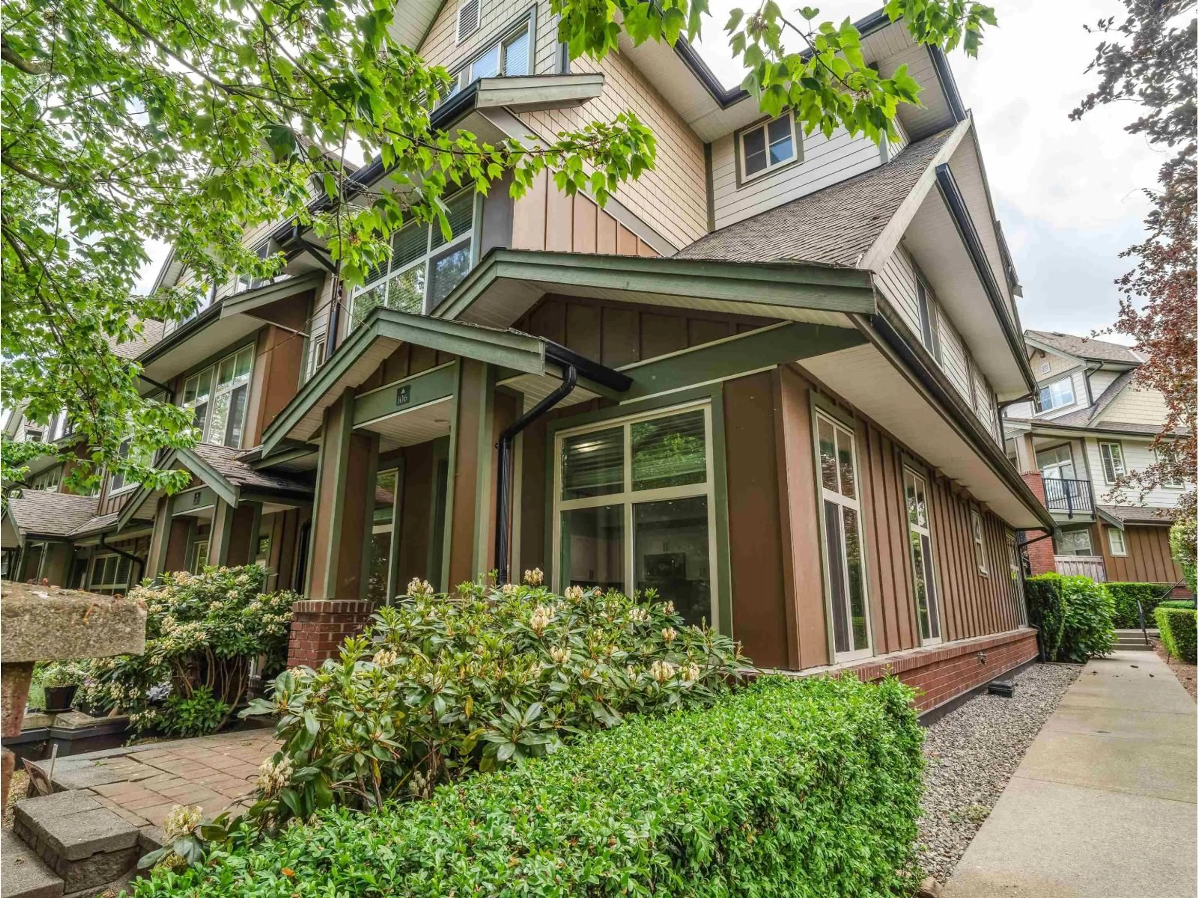 Home with brick exterior material, street for 106 - 6655 192 STREET, Surrey British Columbia V4N0B9
