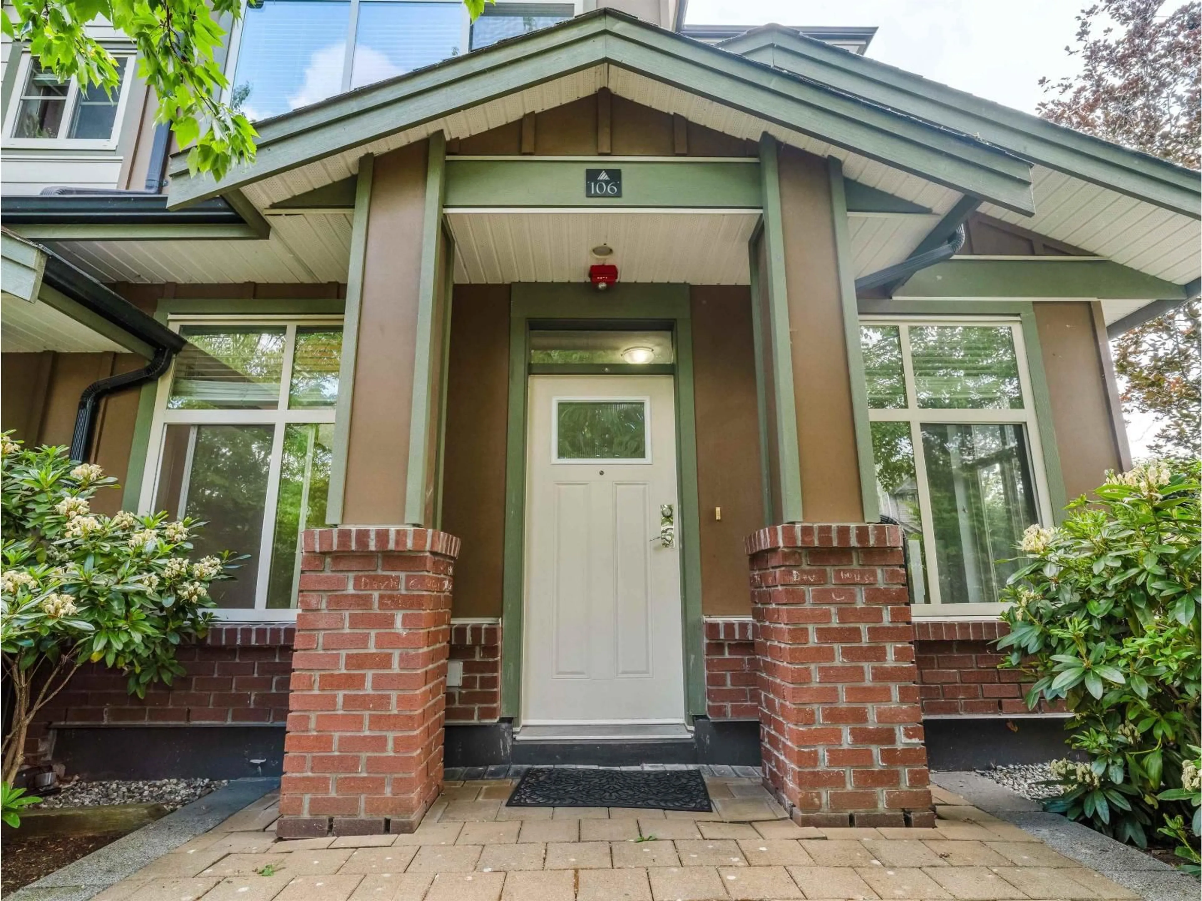 Unknown for 106 - 6655 192 STREET, Surrey British Columbia V4N0B9