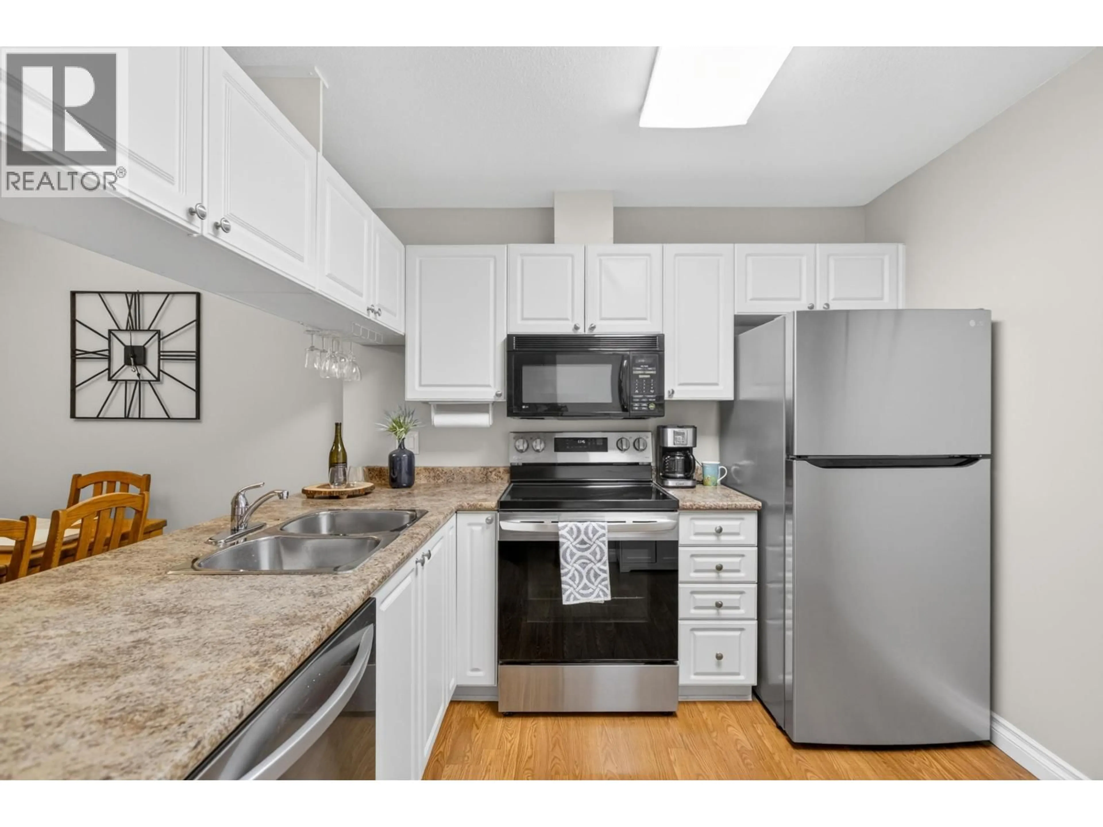 Standard kitchen, unknown for 103 - 11960 HARRIS ROAD, Pitt Meadows British Columbia V3Y2R1