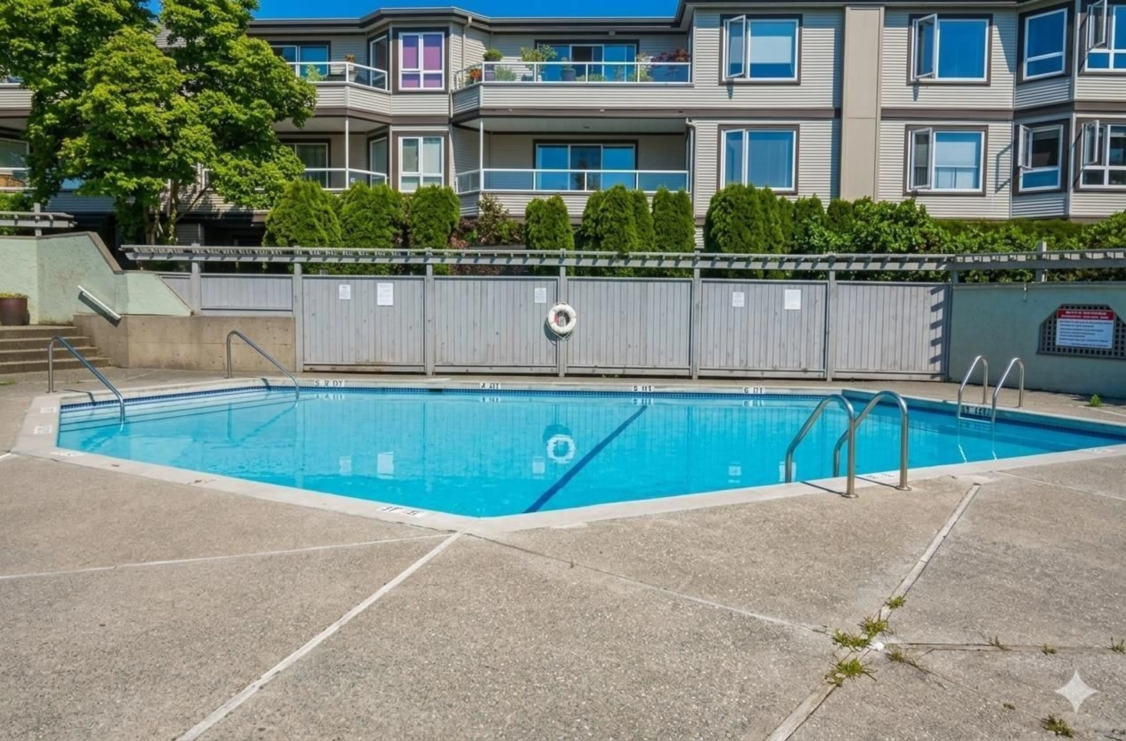 Pool for 205 - 1850 SOUTHMERE CRESCENT, Surrey British Columbia V4A6Y6