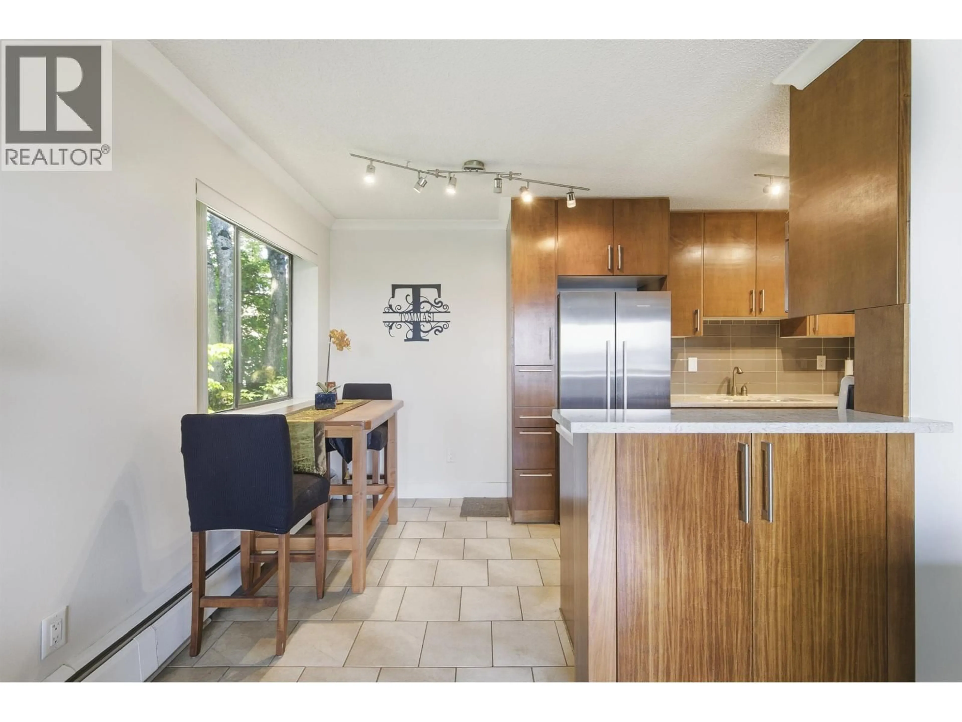 Open concept kitchen, unknown for 222 - 340 3RD STREET, North Vancouver British Columbia V7M1G4