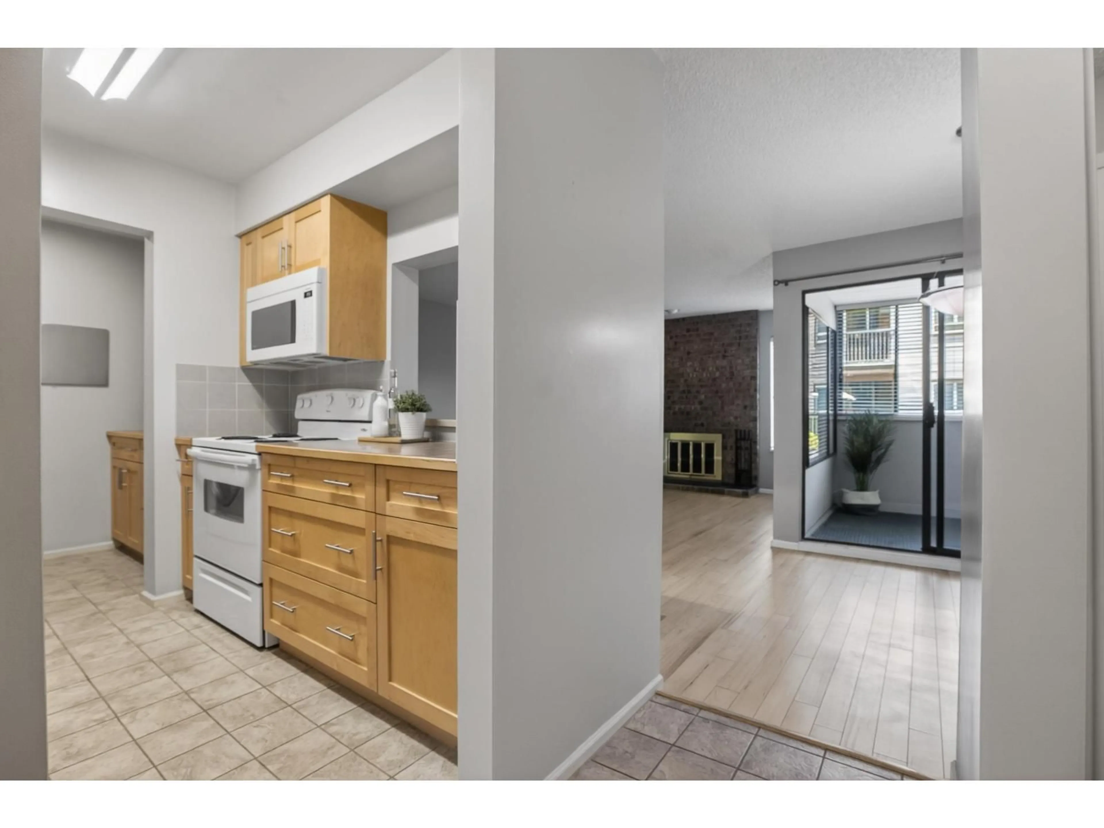 Unknown for 203 - 1410 BLACKWOOD STREET, White Rock British Columbia V4B3V4