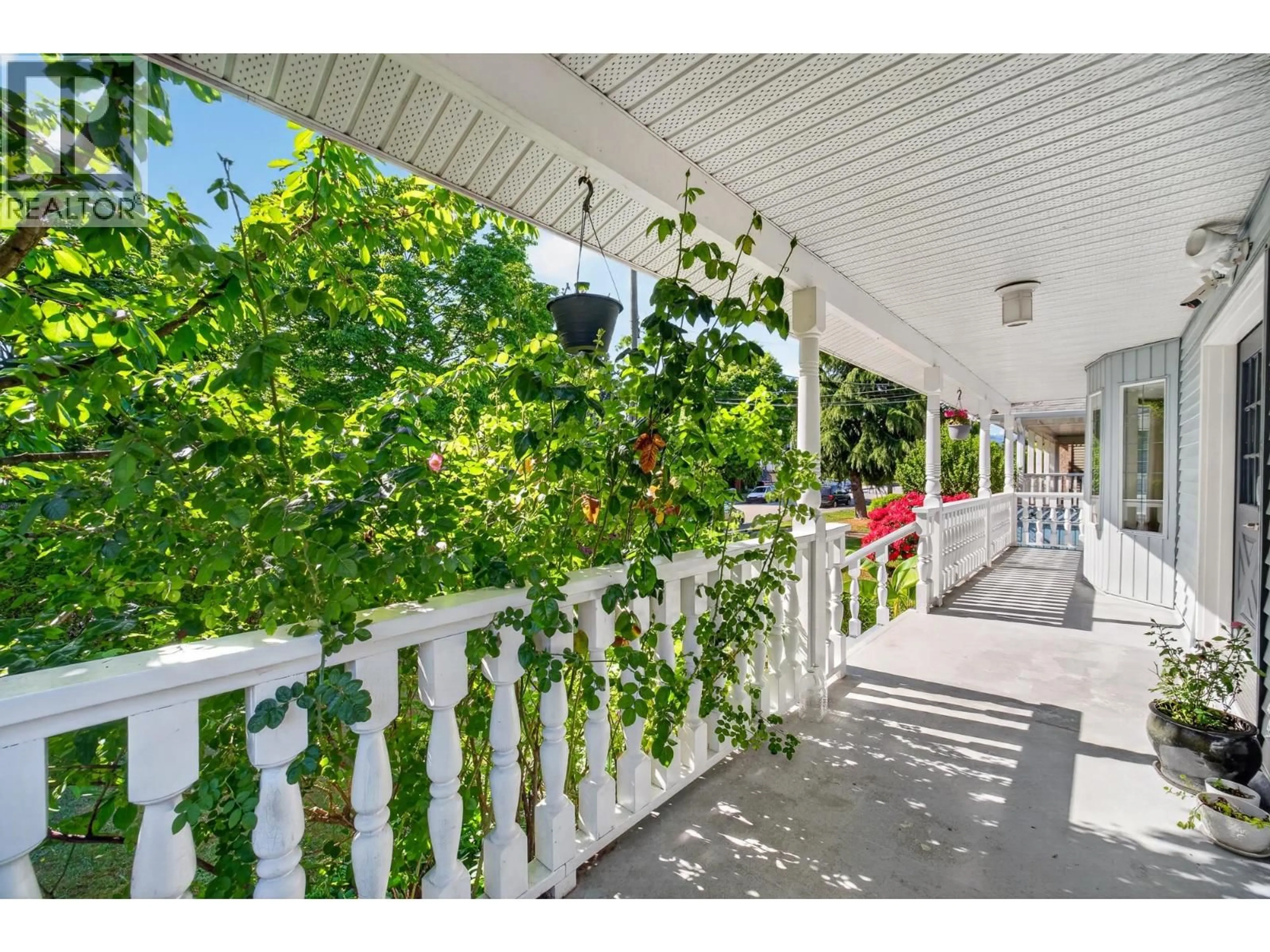 Patio, street for 4460 ATLEE AVENUE, Burnaby British Columbia V5G3R6