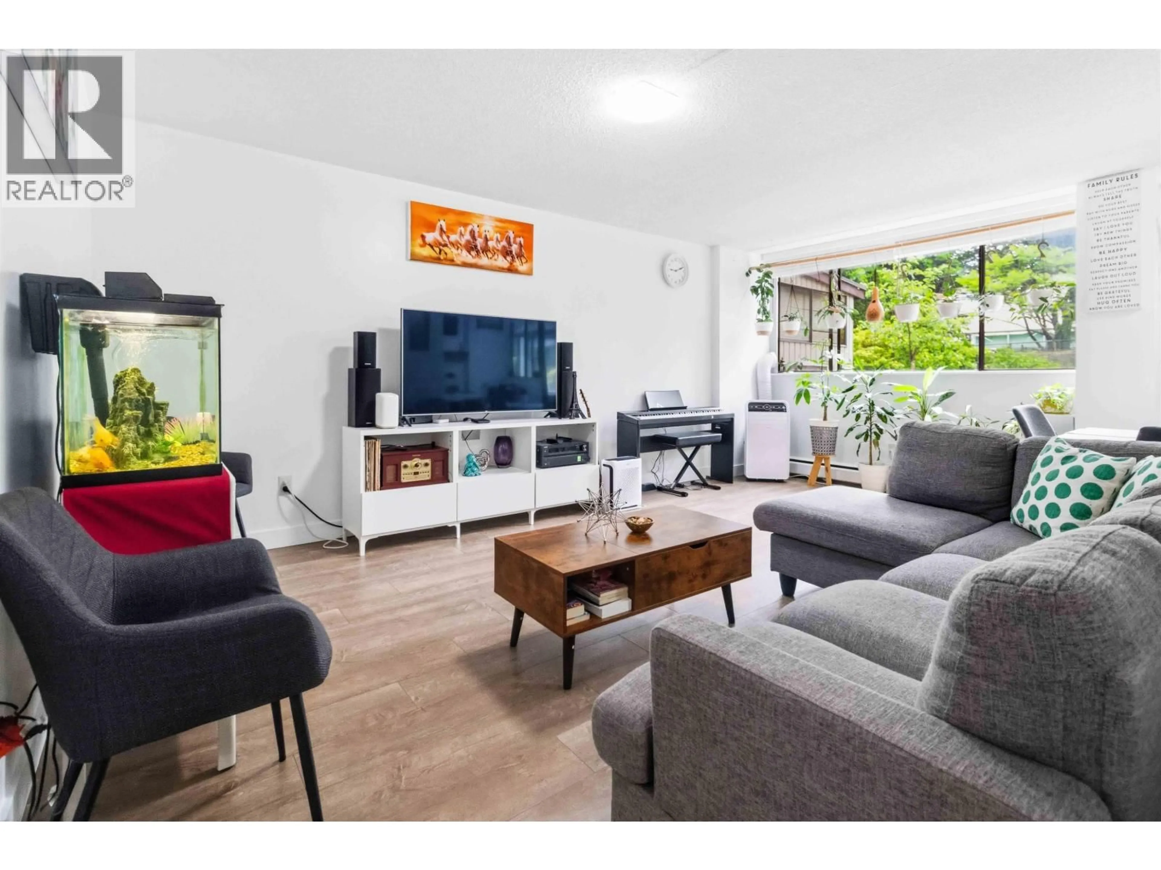 Living room with furniture, unknown for 106 - 620 SEVENTH AVENUE, New Westminster British Columbia V3M5T6