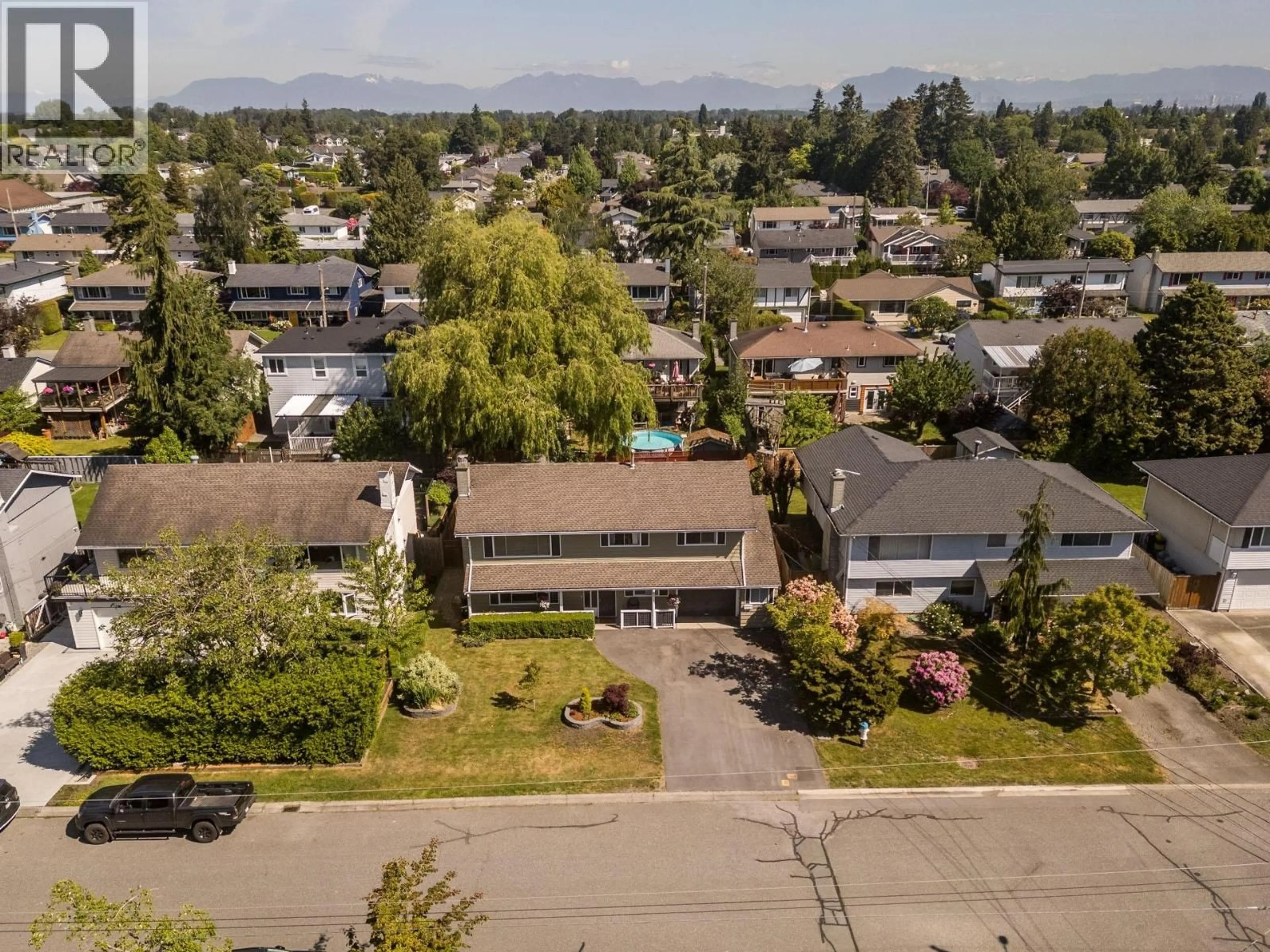 A pic from outside/outdoor area/front of a property/back of a property/a pic from drone, mountain view for 5489 MAPLE CRESCENT, Delta British Columbia V4K1G3