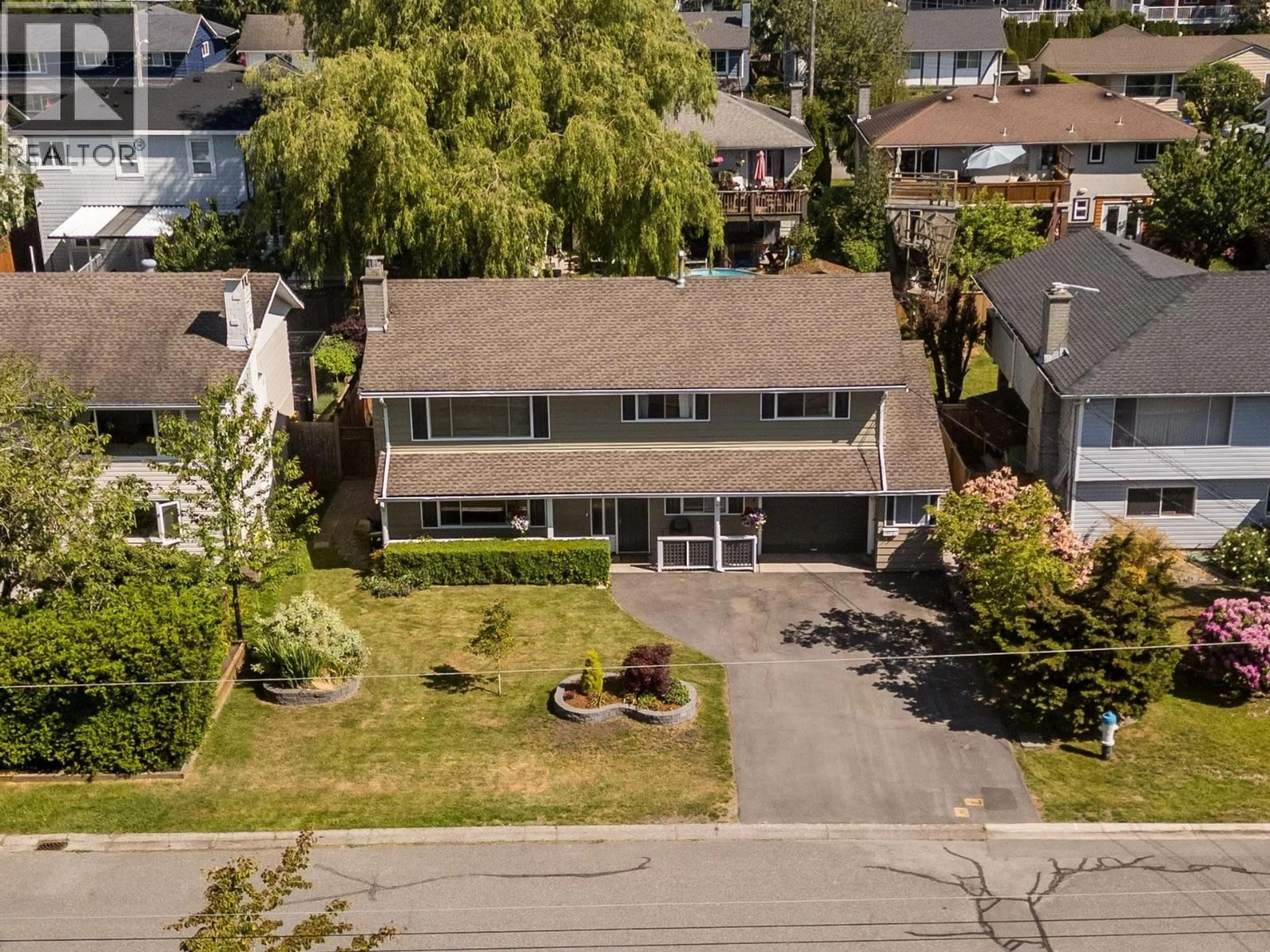A pic from outside/outdoor area/front of a property/back of a property/a pic from drone, street for 5489 MAPLE CRESCENT, Delta British Columbia V4K1G3