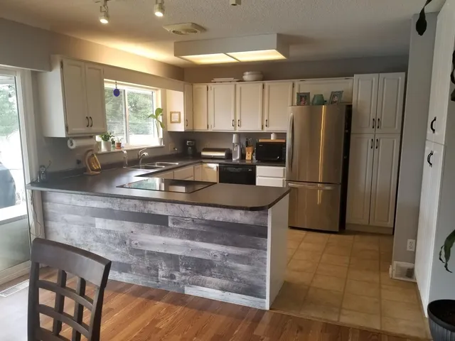 13706 NORTH BLUFF ROAD, White Rock 3