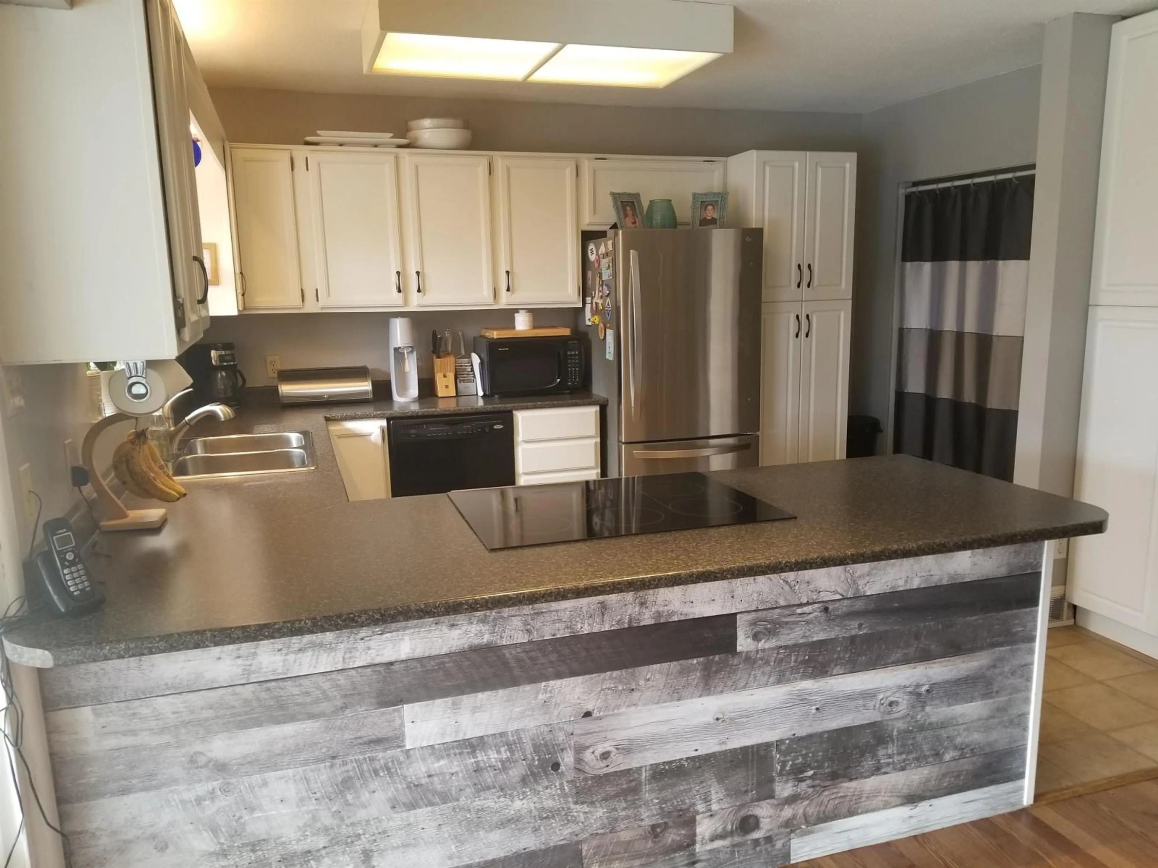 Open concept kitchen, unknown for 13706 NORTH BLUFF ROAD, White Rock British Columbia V4B3B9