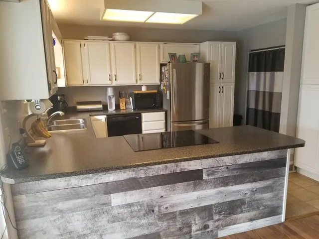 13706 NORTH BLUFF ROAD, White Rock 4