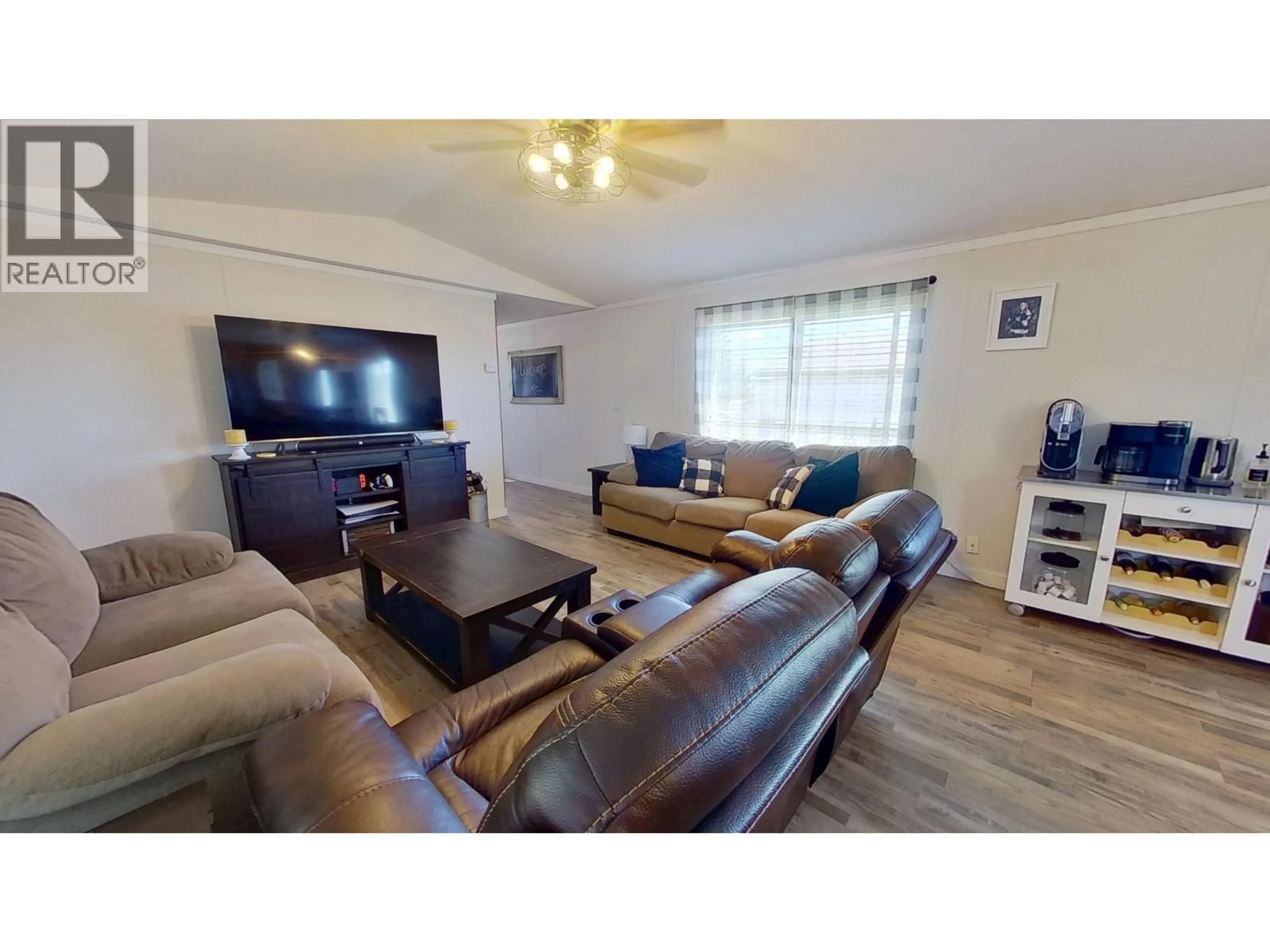 Living room with furniture, wood/laminate floor for 10074 99 STREET, Taylor British Columbia V0C2K0