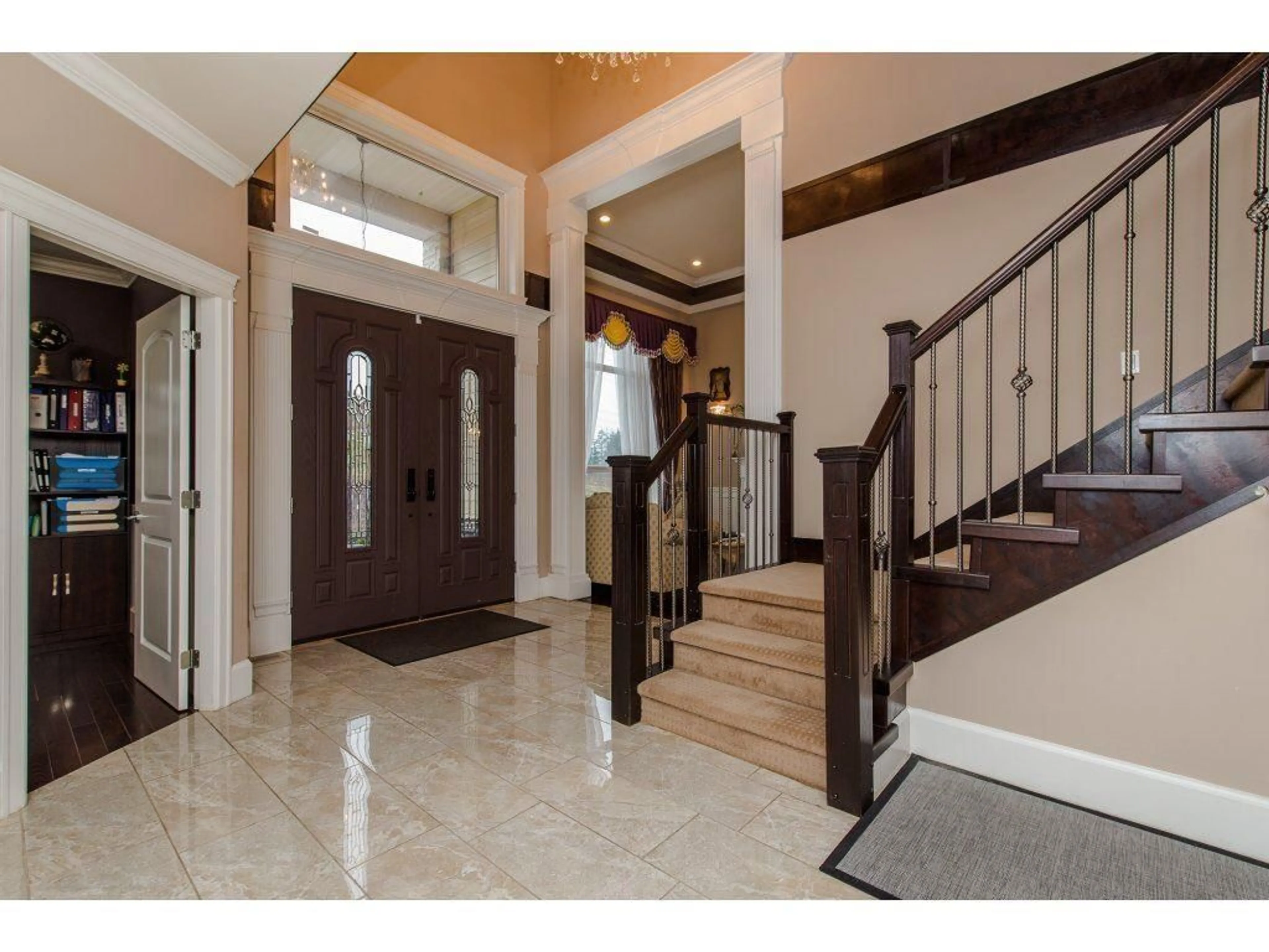 Indoor foyer for 11 - 3363 HORN STREET, Abbotsford British Columbia V2S7B3