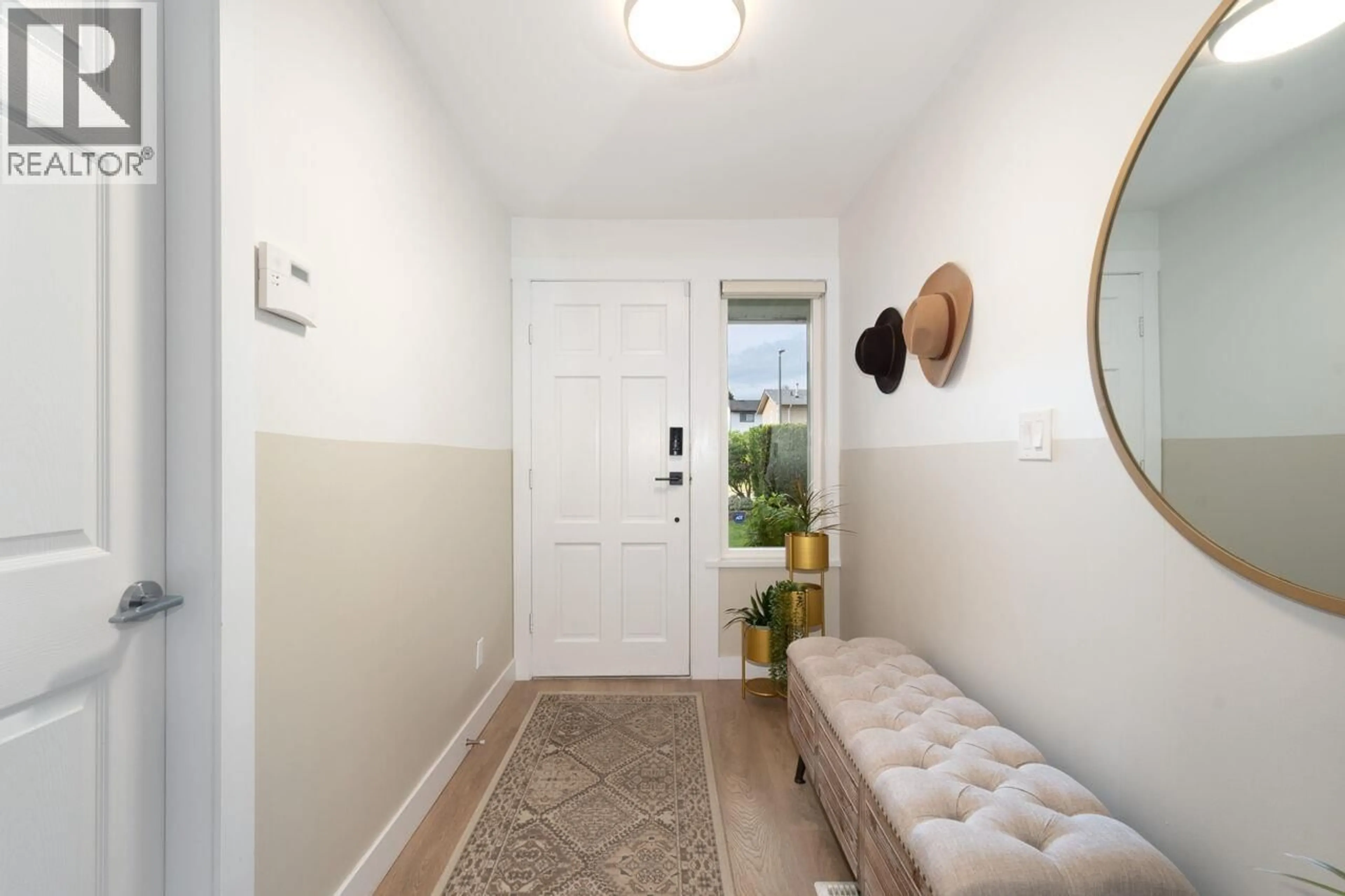 Indoor entryway for 3216 SAVARY AVENUE, Coquitlam British Columbia V3E1M3
