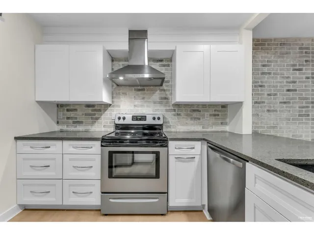 110 - 15282 19 AVENUE, Surrey 4