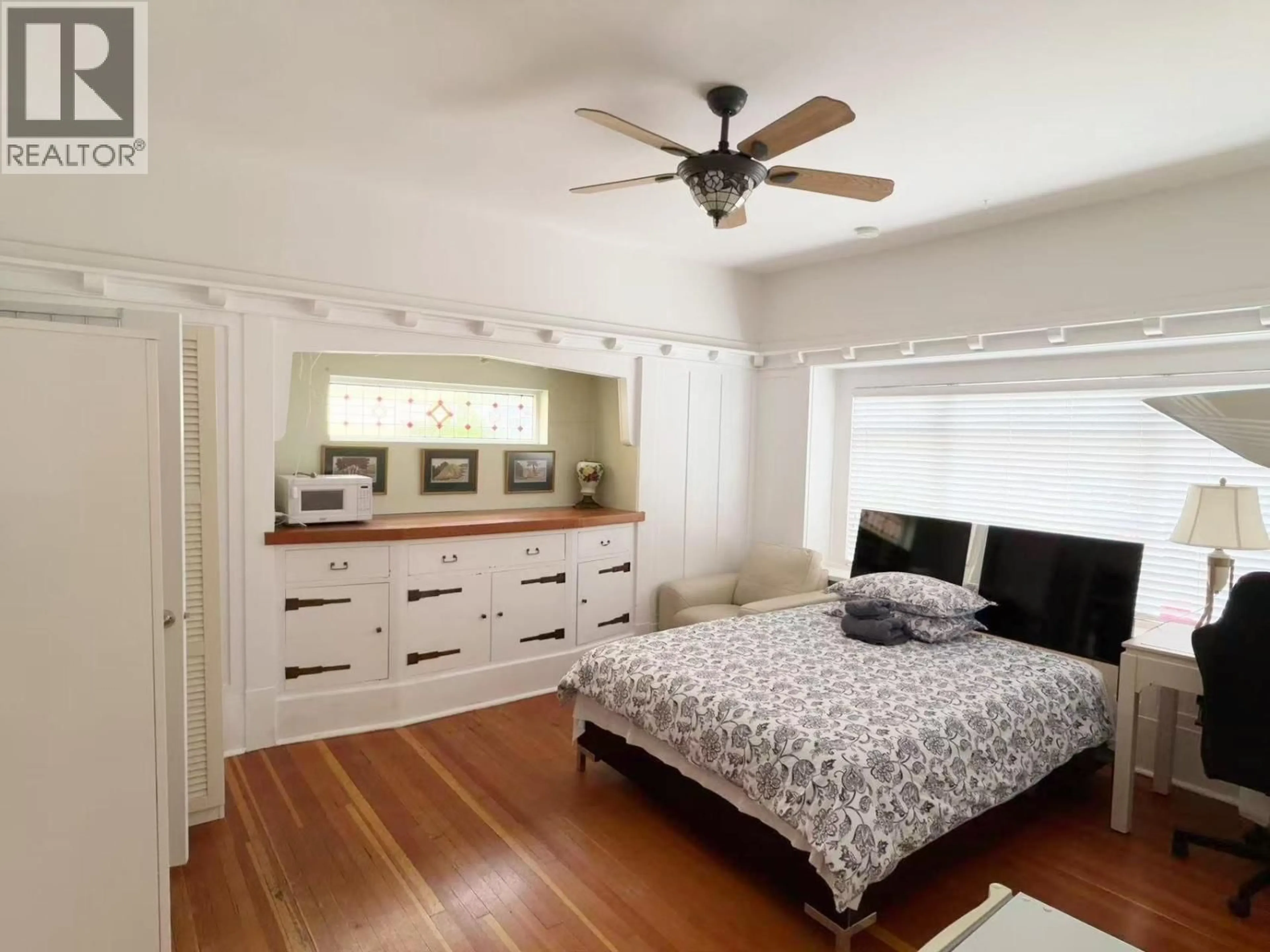 Bedroom with bed, wood/laminate floor for 977 BROUGHTON STREET, Vancouver British Columbia V6G2A4