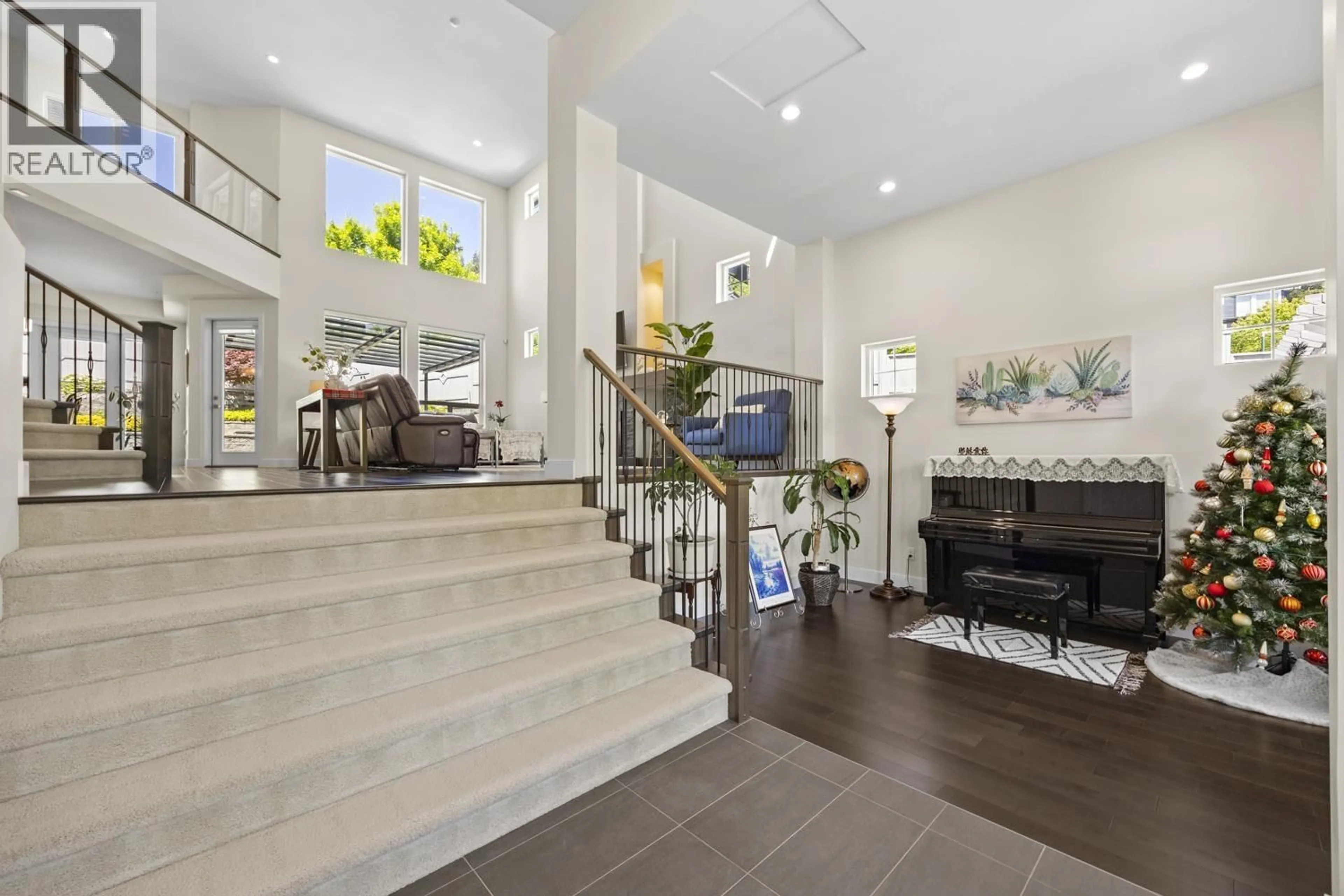 Indoor foyer for 1442 STRAWLINE HILL STREET, Coquitlam British Columbia V3E0L6