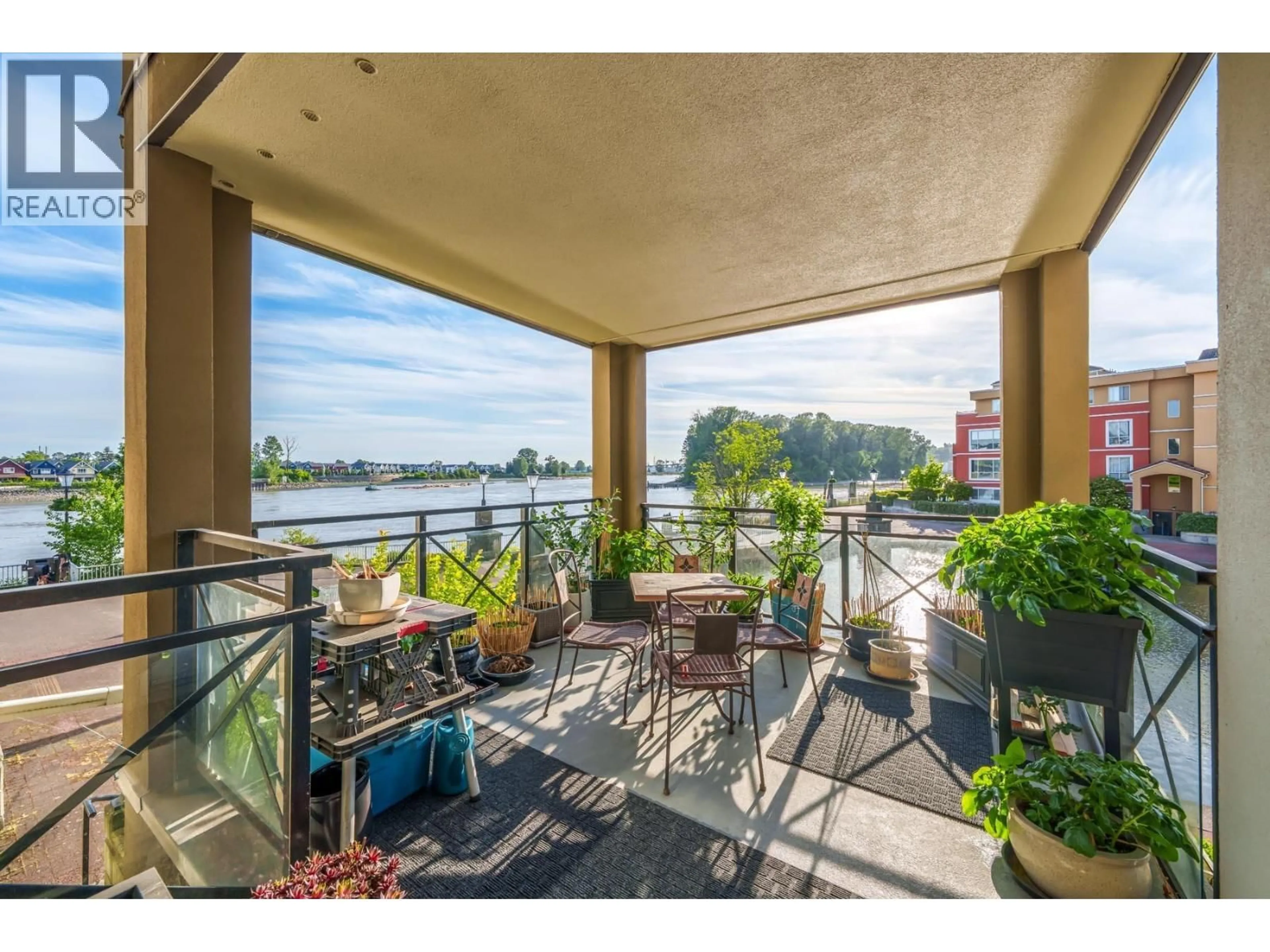 Patio, water/lake/river/ocean view for 204 - 2 RENAISSANCE SQUARE, New Westminster British Columbia V3M6K3